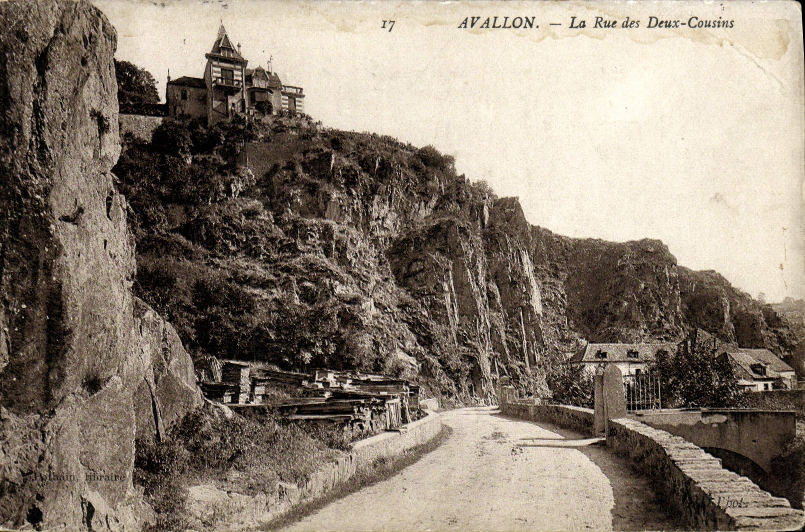 CPA Avallon La Rue Des Deux Cousins