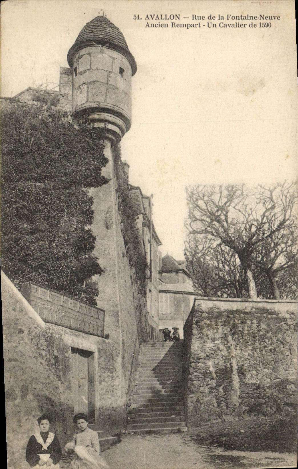 CPA Avallon Rue De La Fontaine Neuve Ancien Rempart Un cavalier de 1590