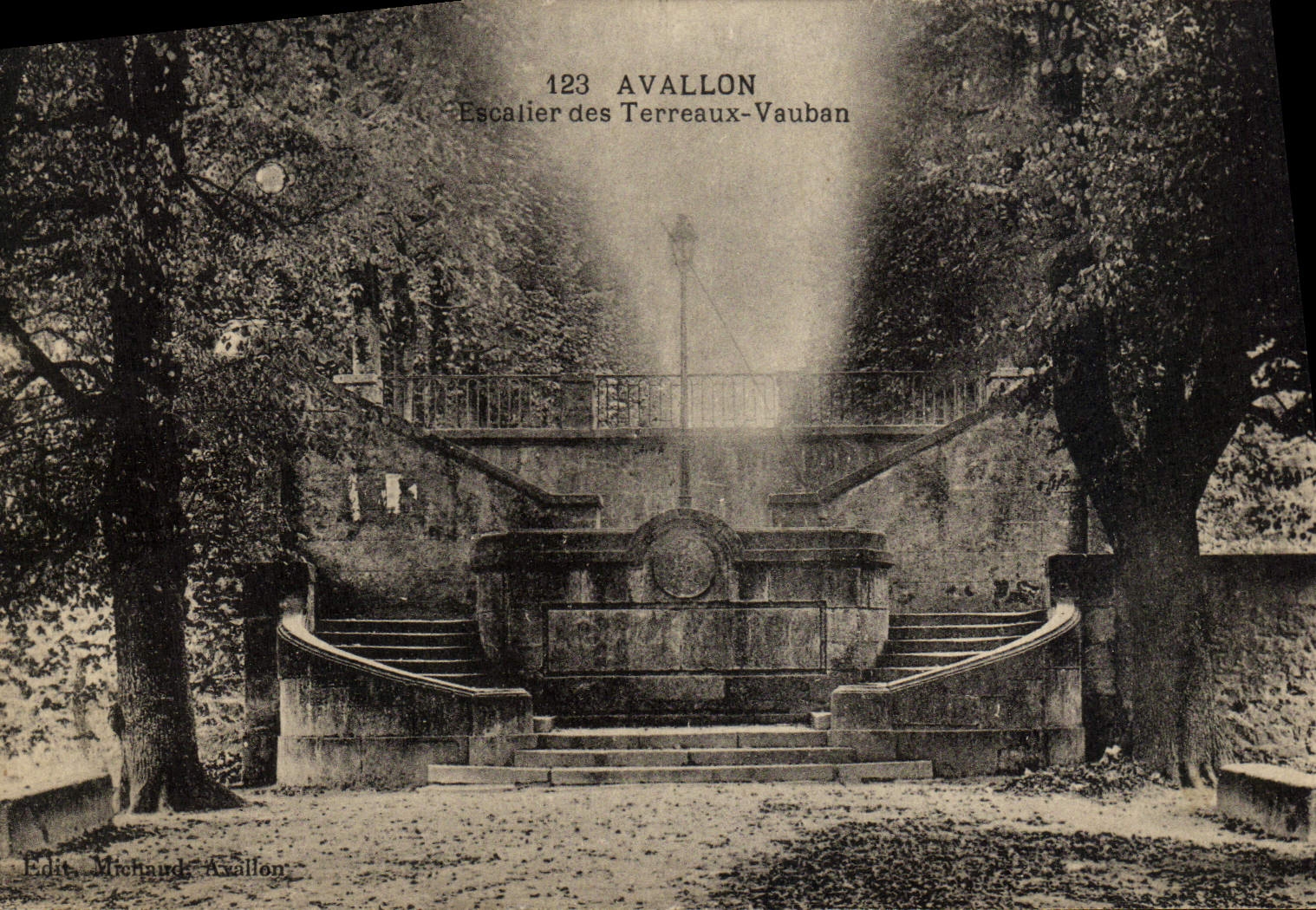 CPA Avallon Escalier Des Terreaux Vauban