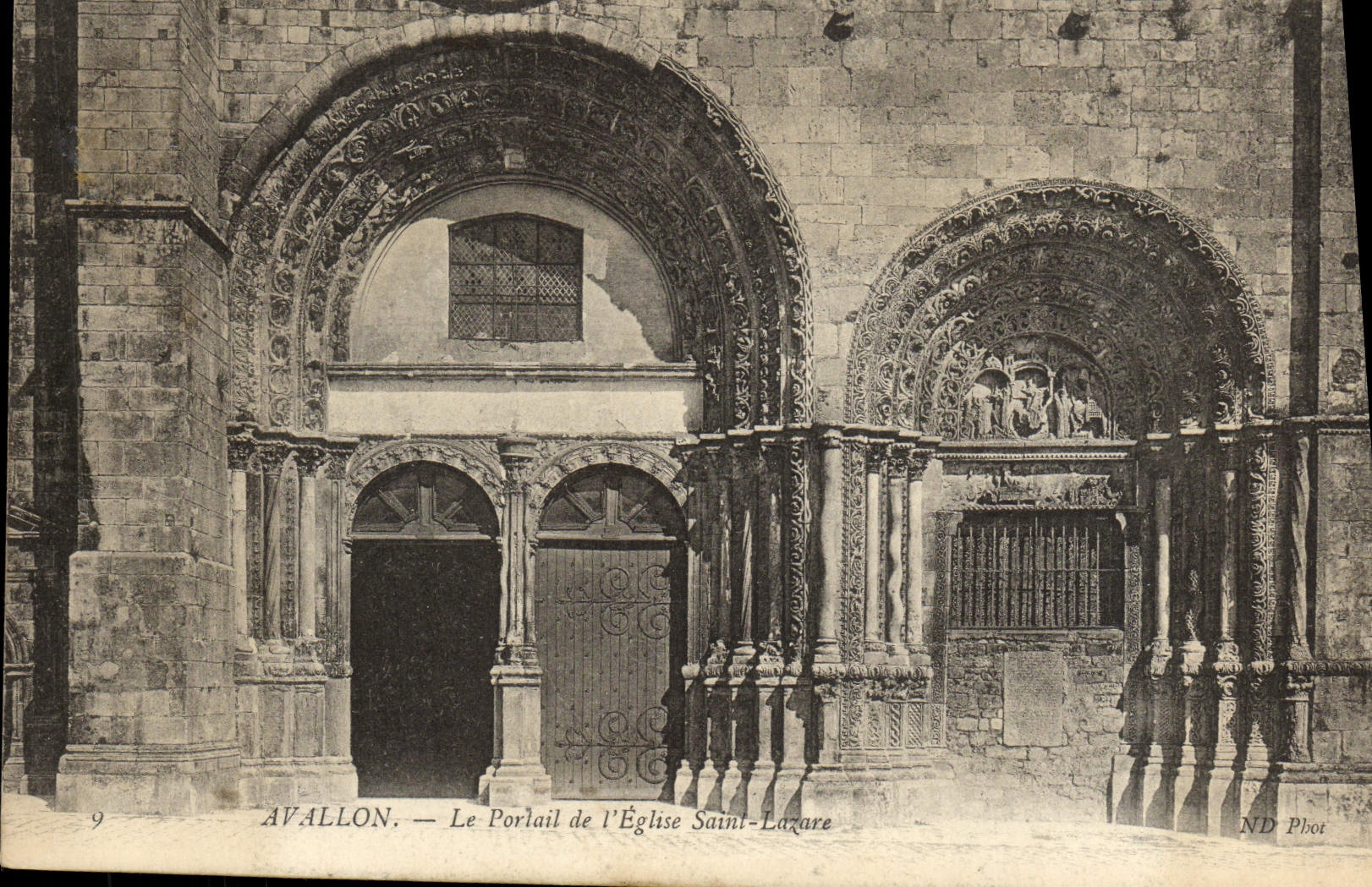 CPA Avallon Le Portail De l'Eglise Saint Lazare