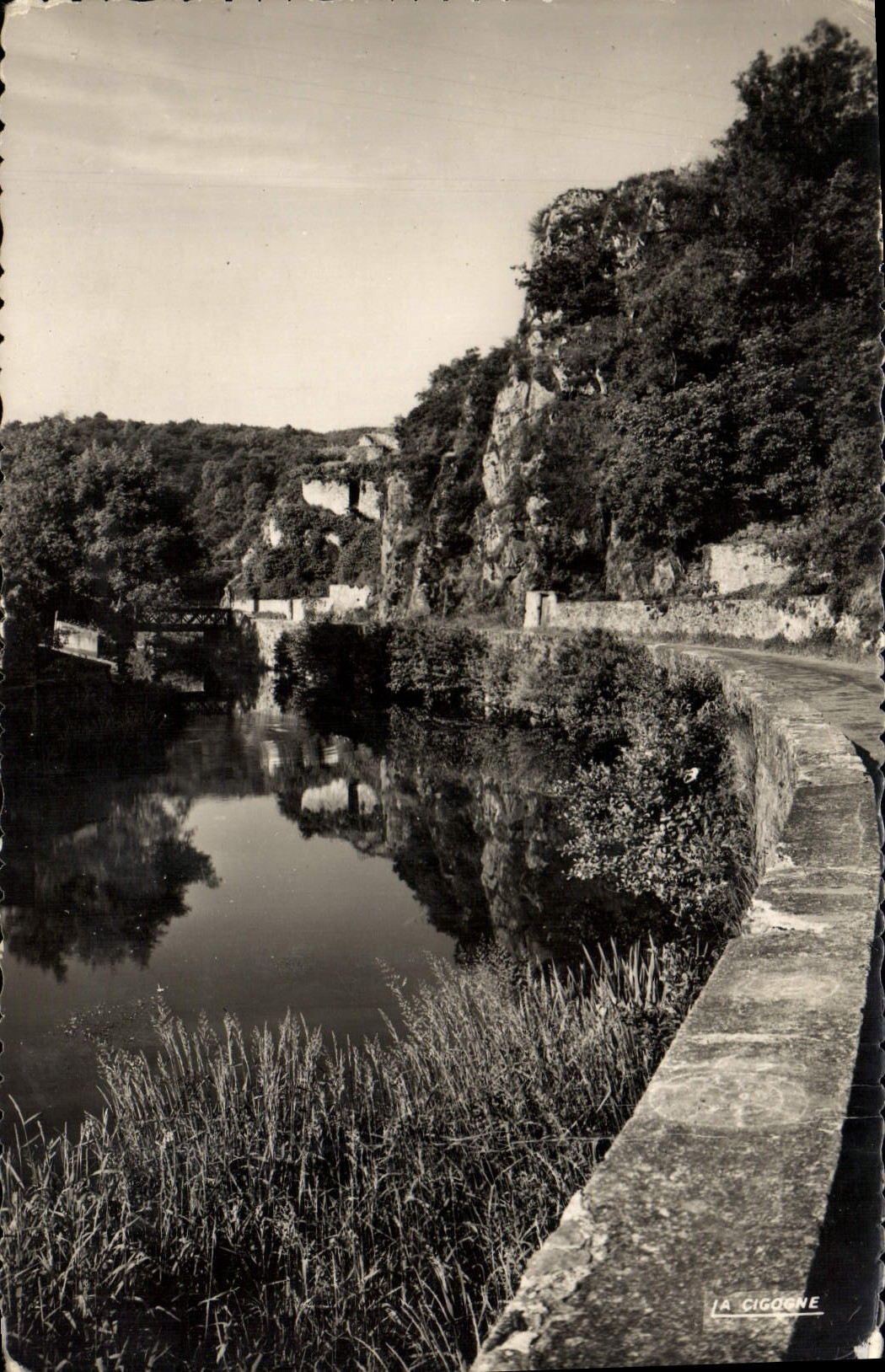 CPA Avallon Les Bords Du Cousin