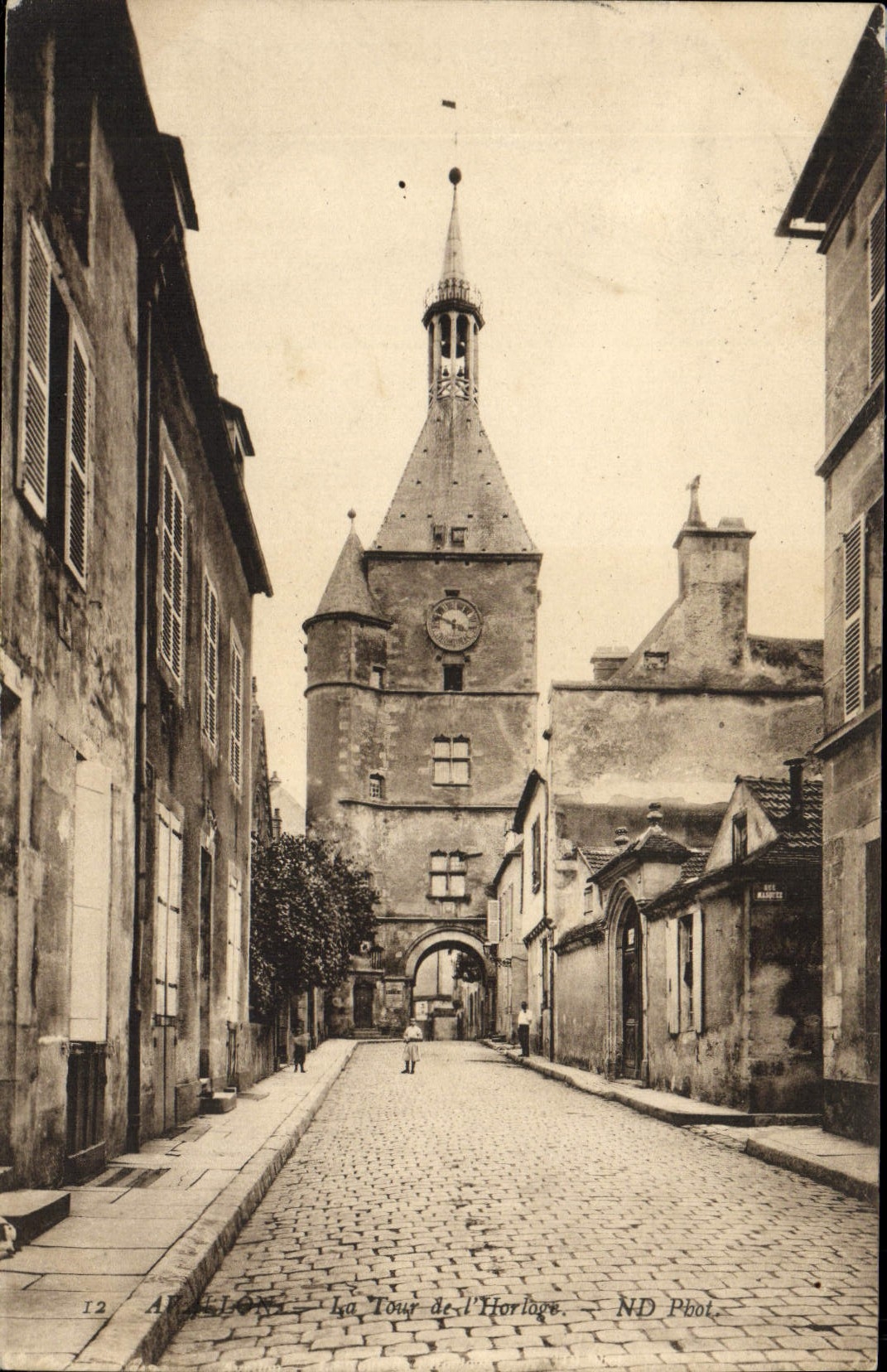 CPA Avallon La Tour De l'Horloge