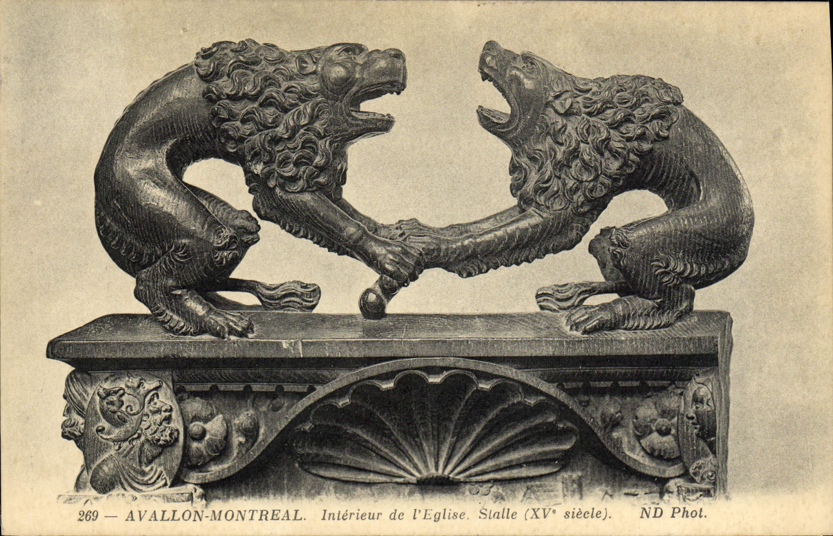 CPA Avallon Montreal Interieur De l'Eglise Stalle 