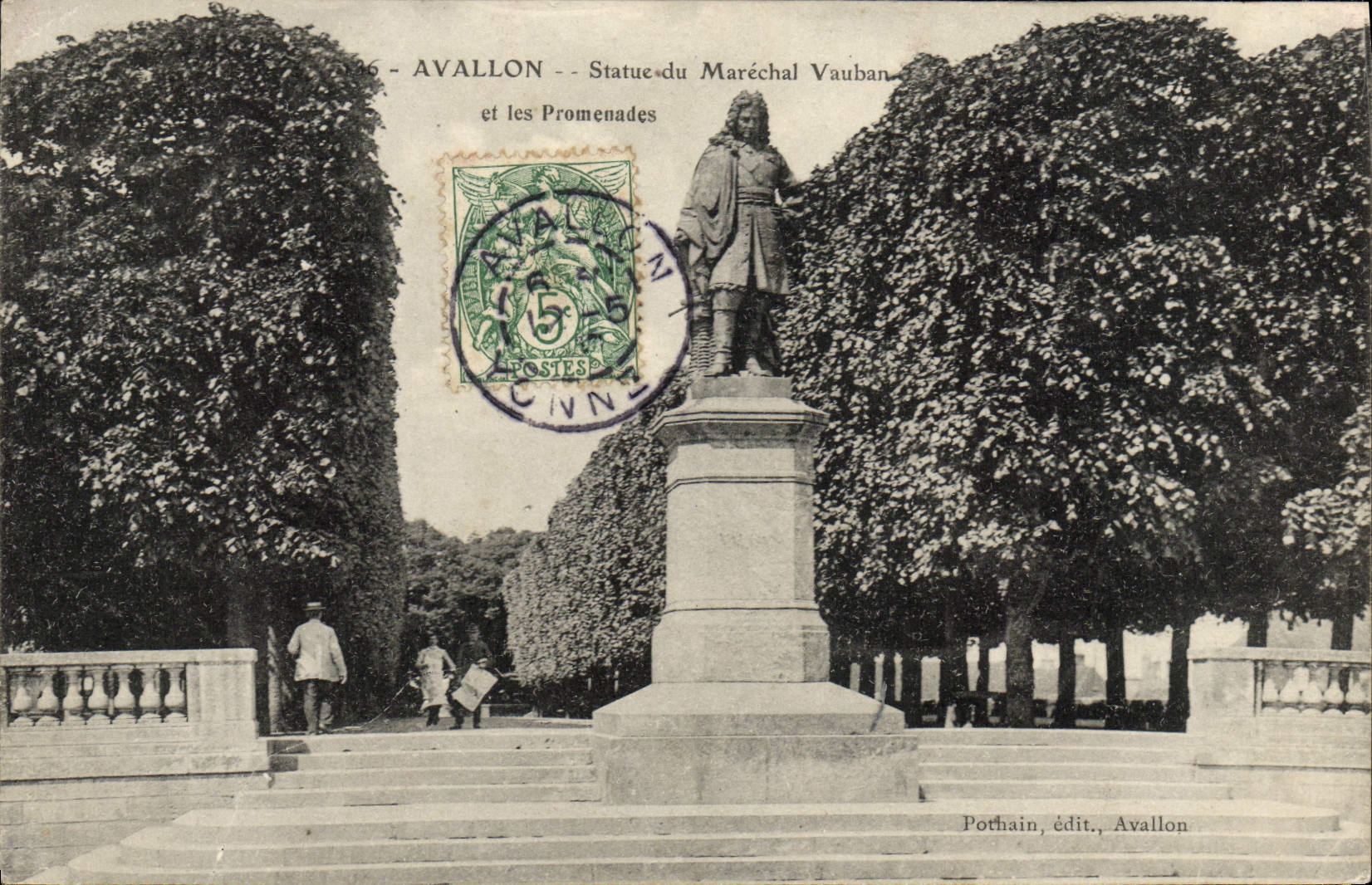 CPA Avallon Statue Du Marechal Vauban Et Les Promenades