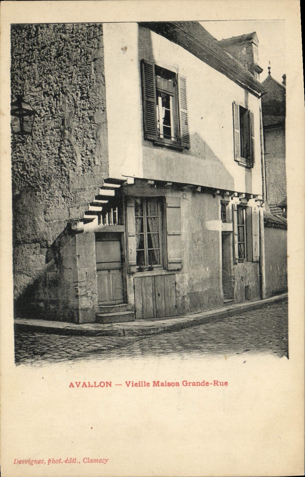 CPA Avallon Vieille Maison Grande Rue