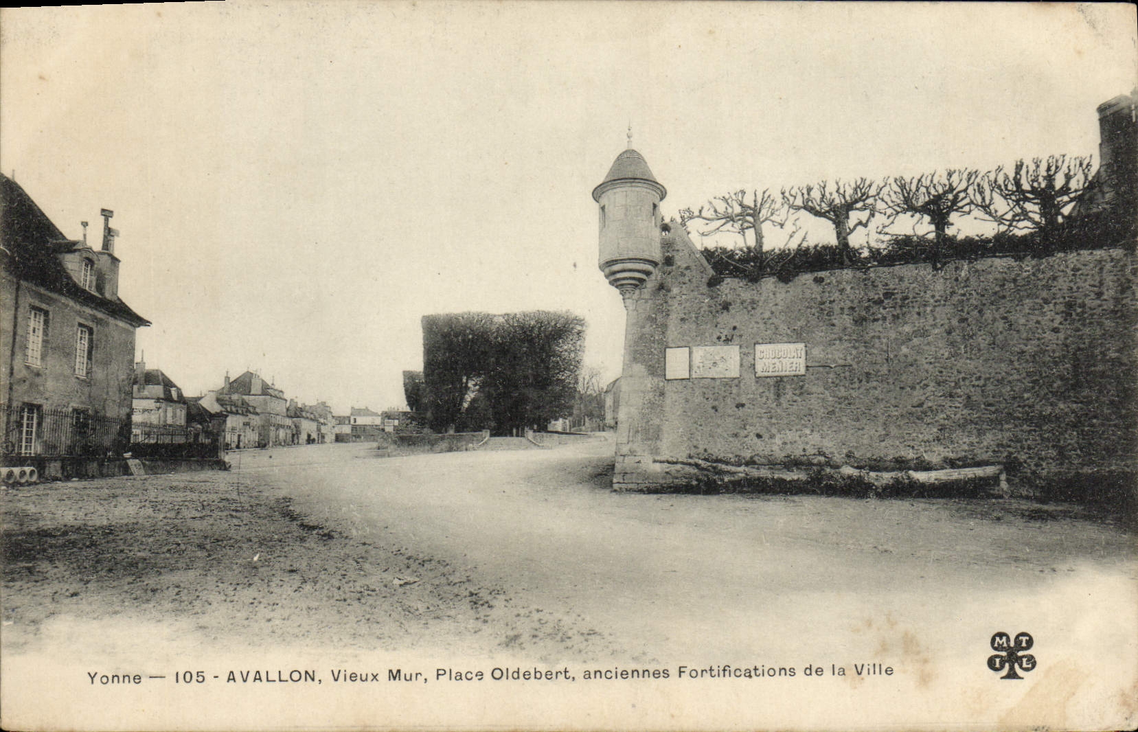 CPA Avallon Vieux Mur Place Oldebert Anciennes fortifications de la ville