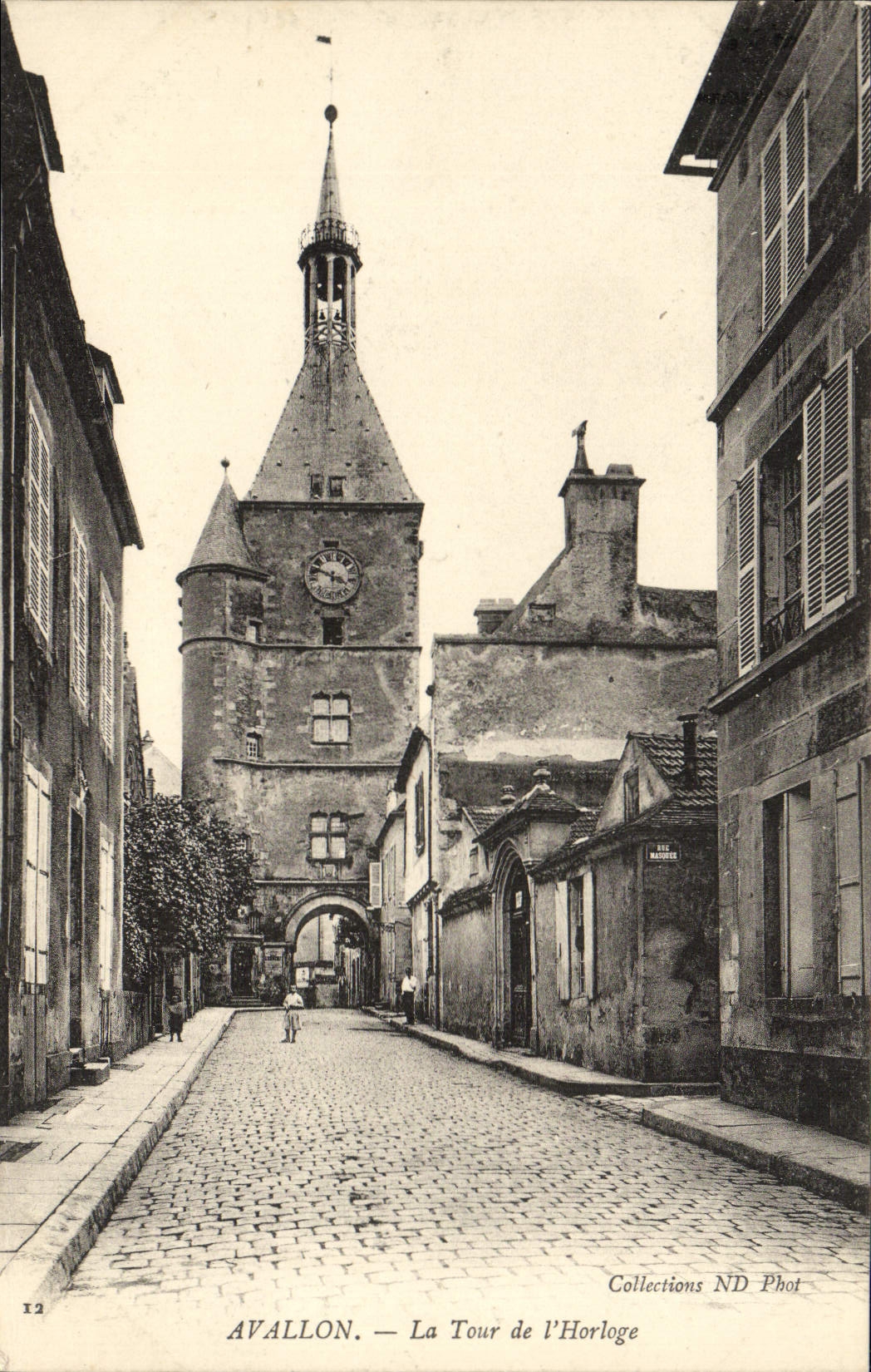 CPA Avallon La Tour De l'Horloge