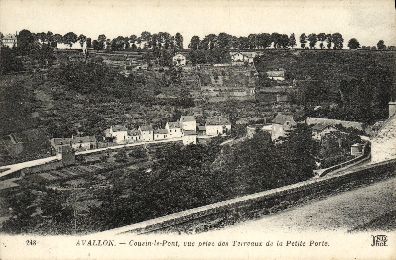 CPA Avallon Cousin Le Pont Vue Prise Des Terreaux De La Petite Porte
