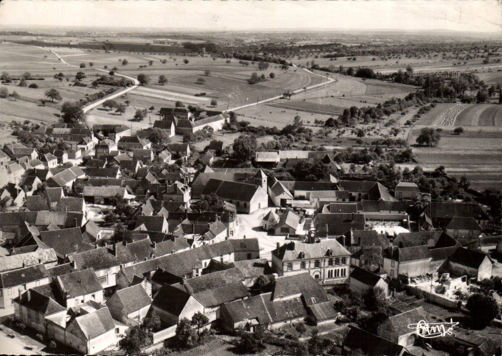 CPM Chailley Vue Aerienne Sur La Mairie Et l'Eglise