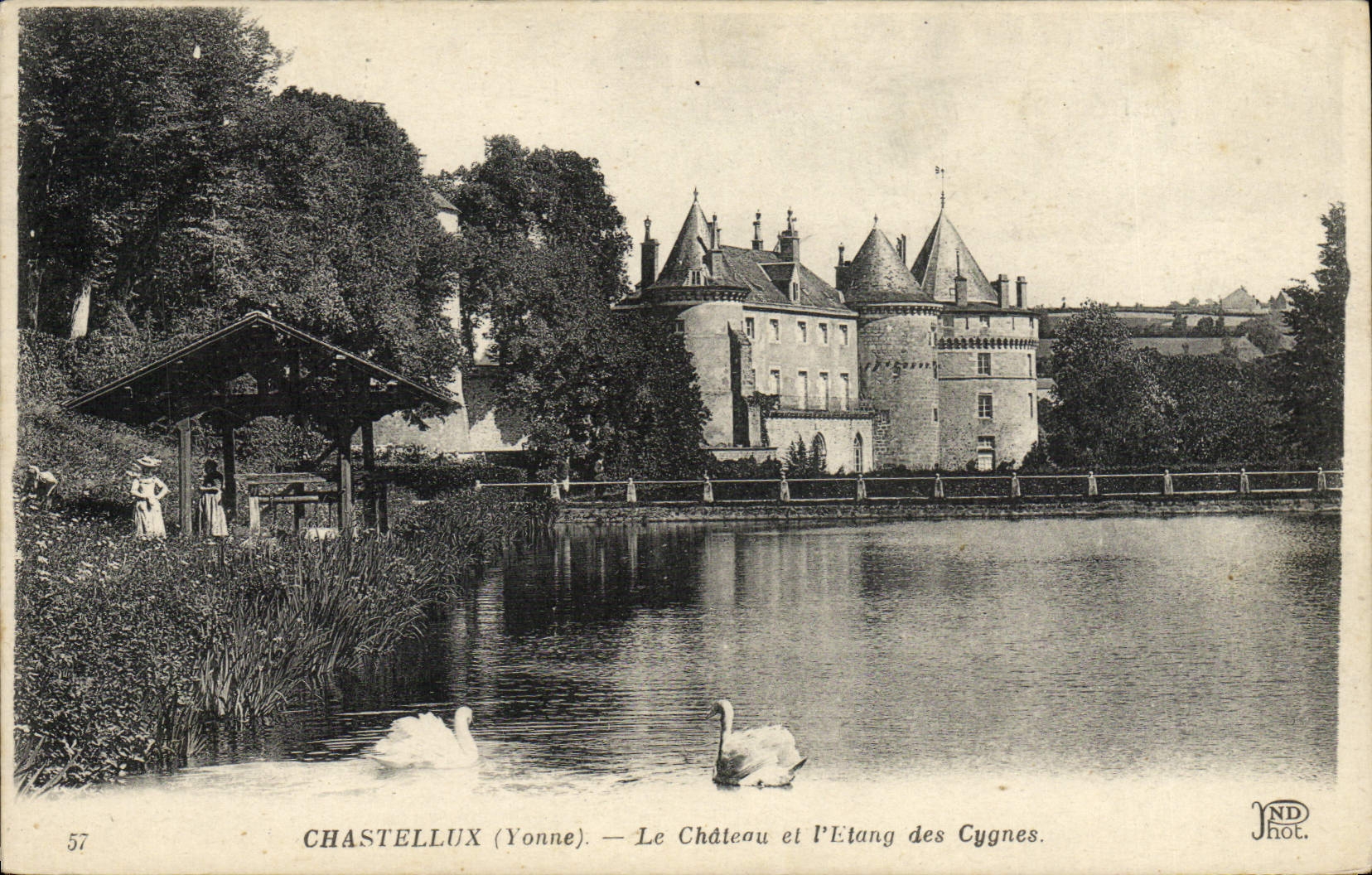 VINTAGE POSTCARD Chastellux the Castle And the Pond Of the Swans