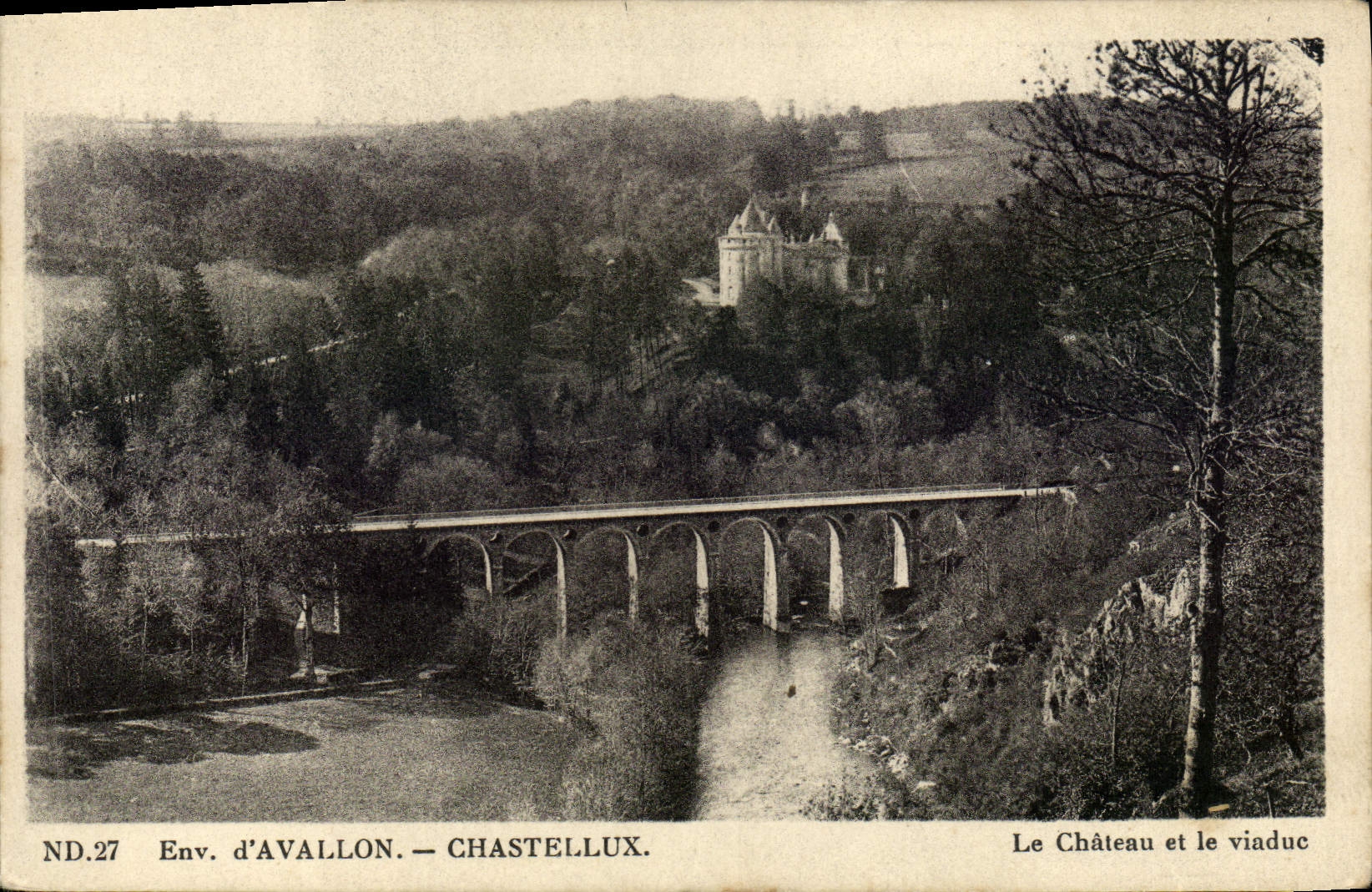 CPA Env d'Avallon Chastellux Le Chateau Et Le Viaduc