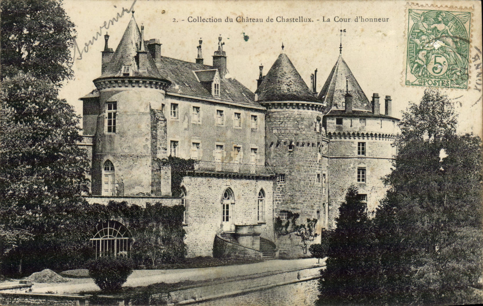 CPA Collection Du Chateau De Chastellux La Cour d'Honneur