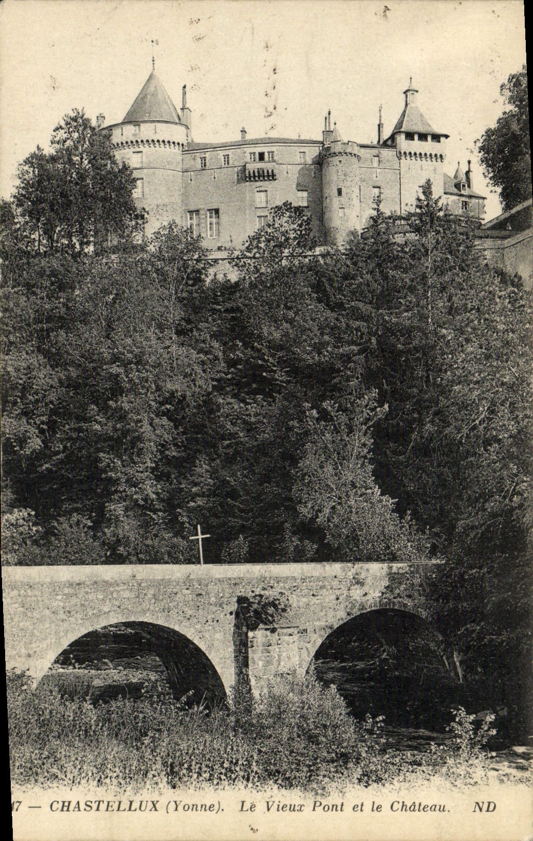 VINTAGE POSTCARD Castle of Chastellux the old bridge and the castle