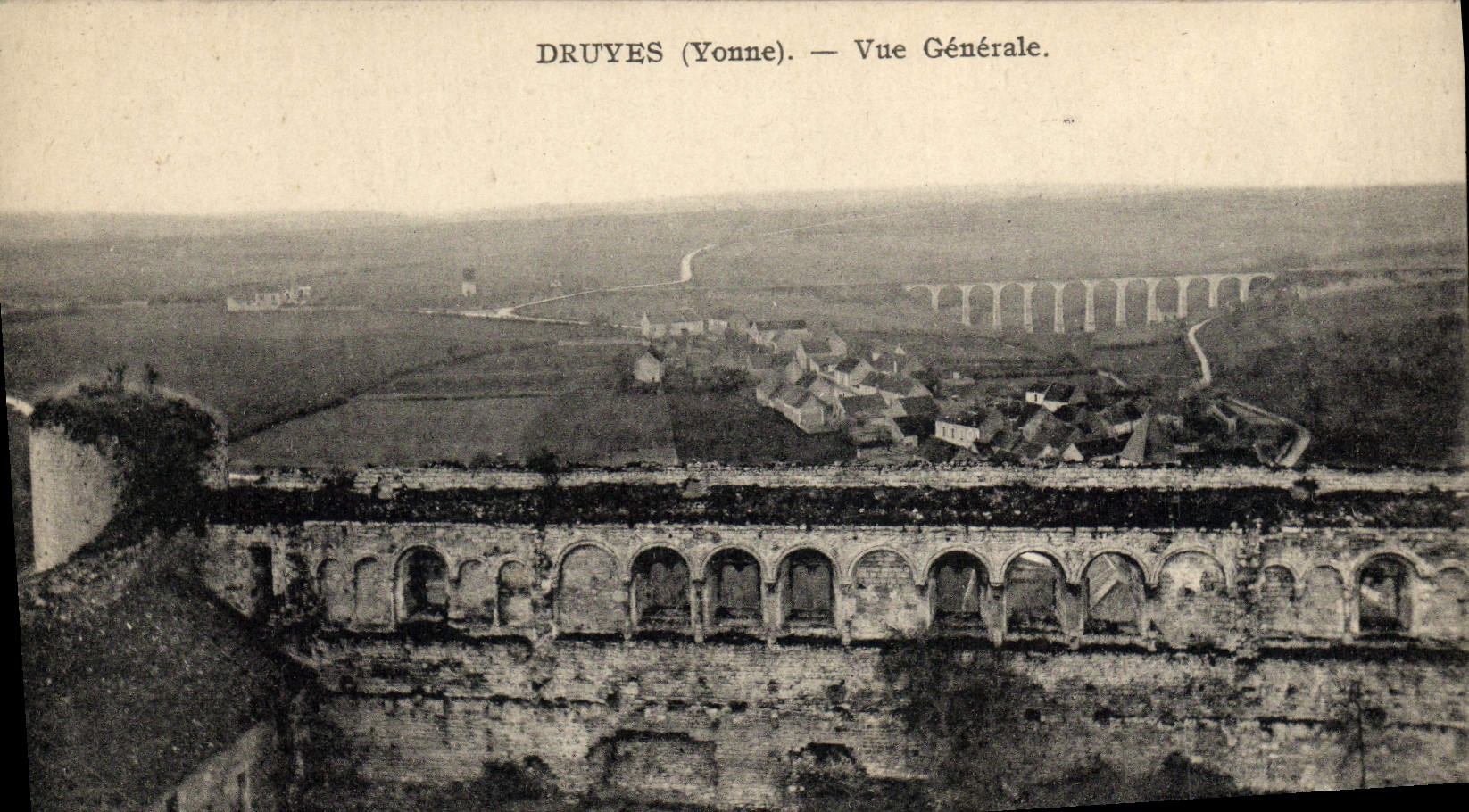 VINTAGE POSTCARD Druyes View