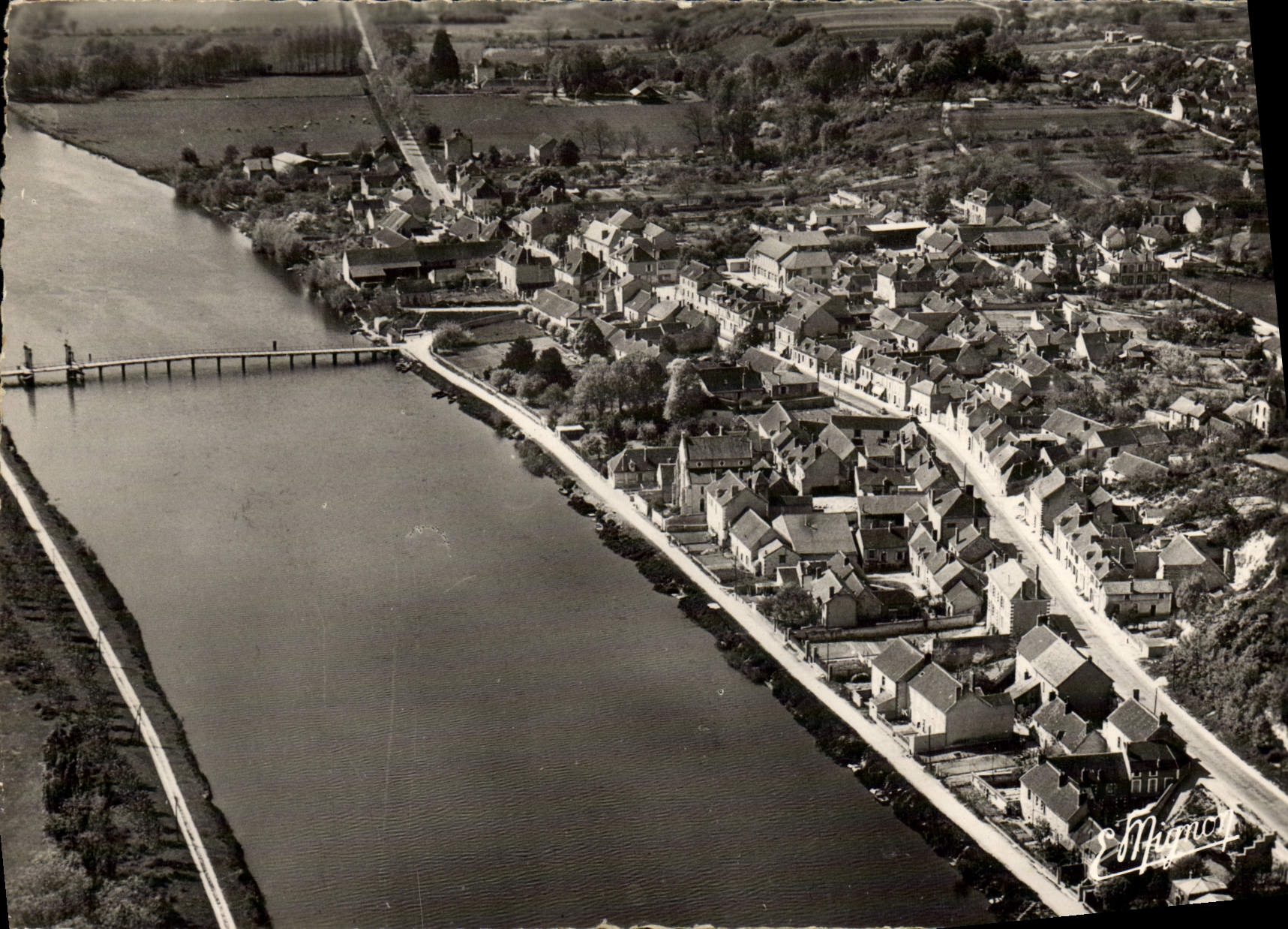 MODERN CARD Holy Laroche Cydroine View air