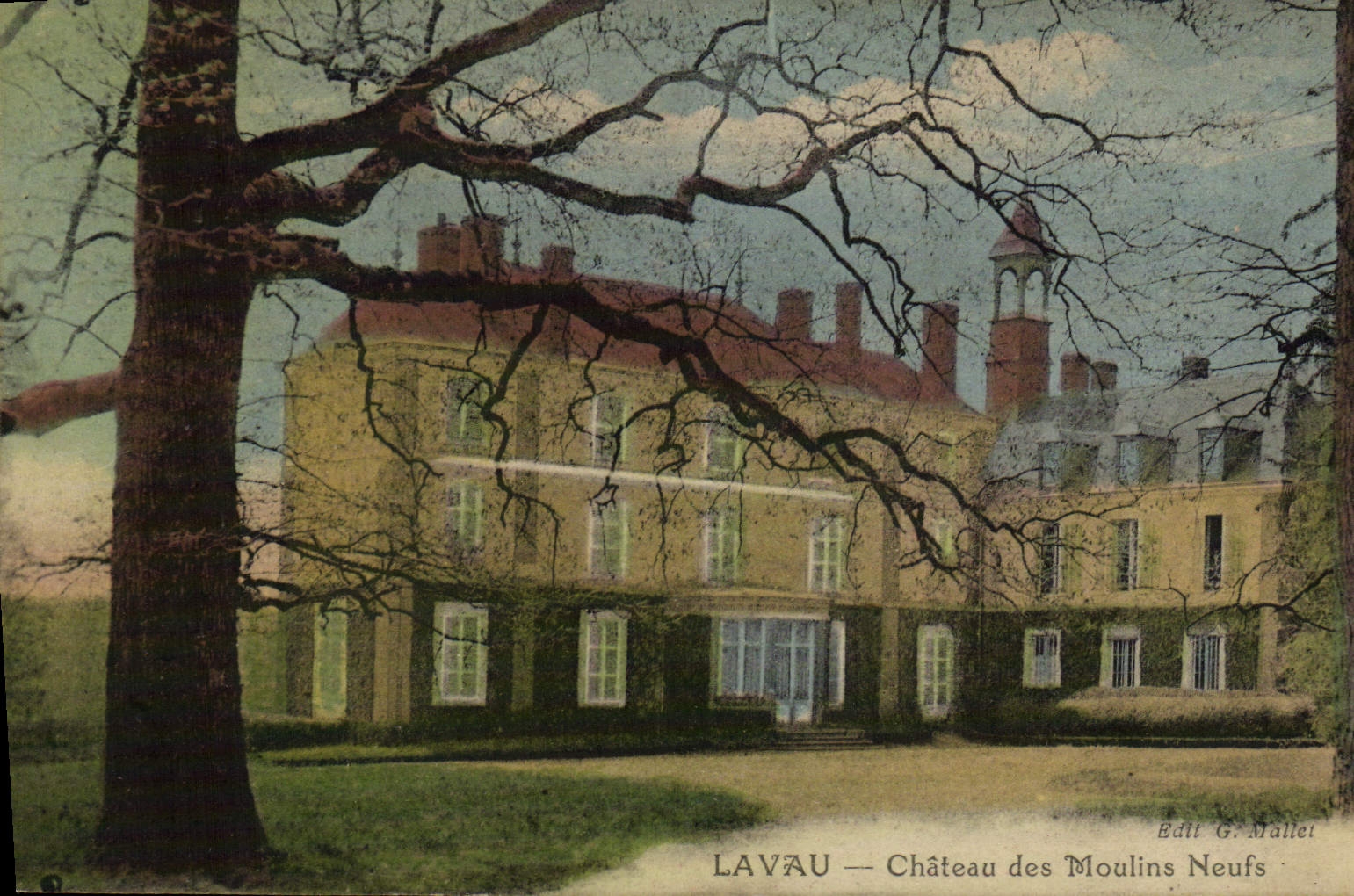 VINTAGE POSTCARD Lavau Castle of Moulins New