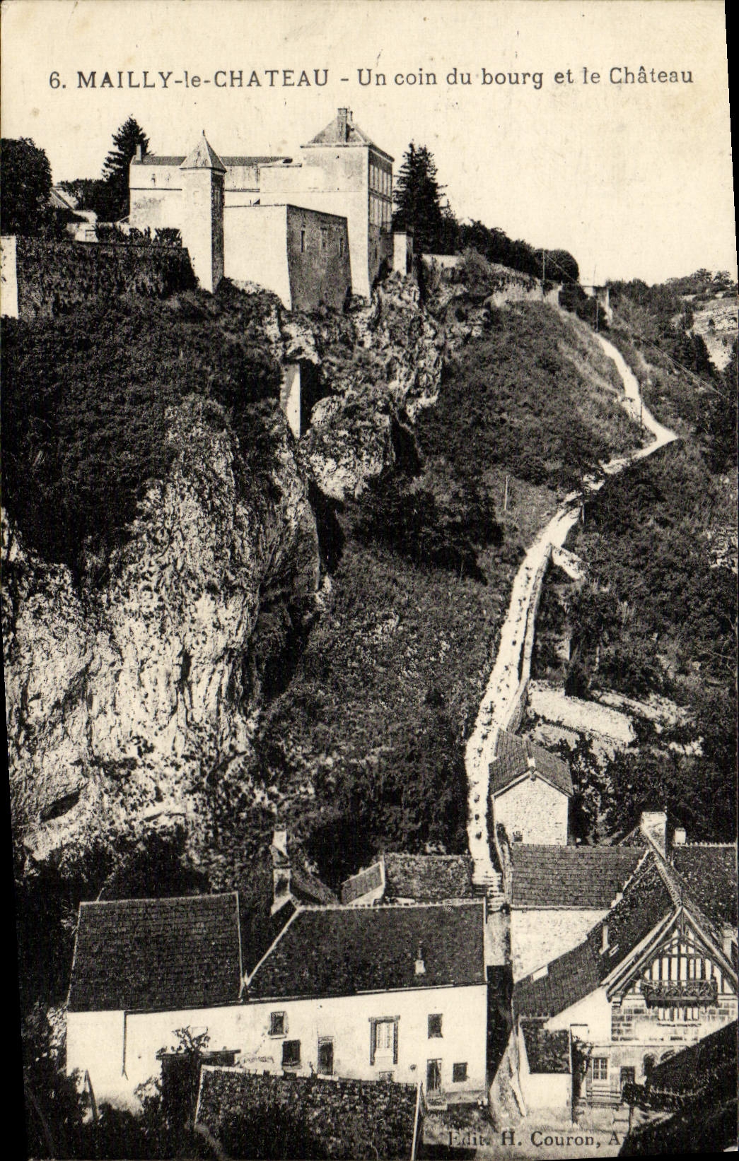 POSTAL Mailly de la VENDIMIA el castillo una esquina de la ciudad y del castillo