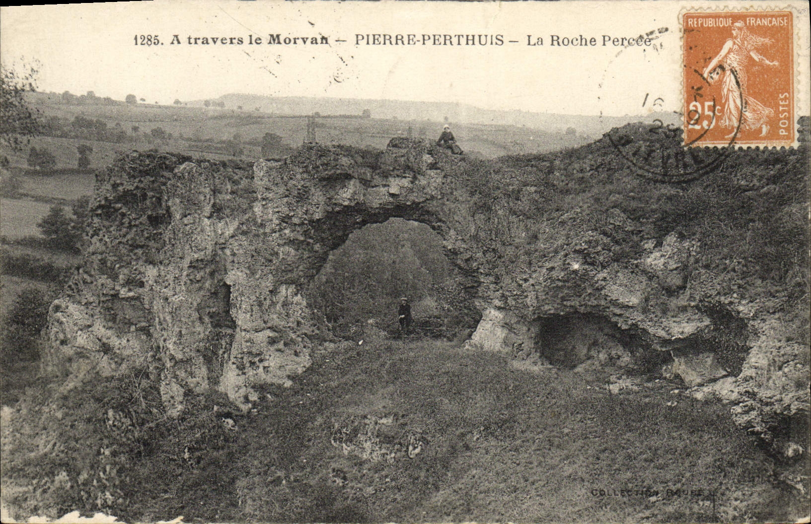 POSTAL de la VENDIMIA con Morvan Pedro Perthuis la roca agujereada