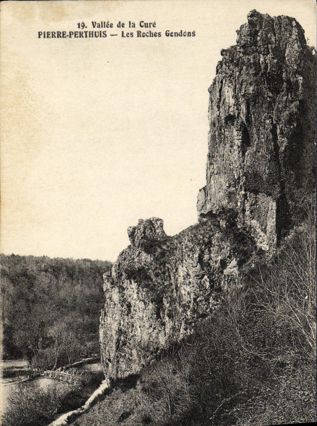CPA Vallee de la Cure Pierre Perthuis Les Roches Gendons