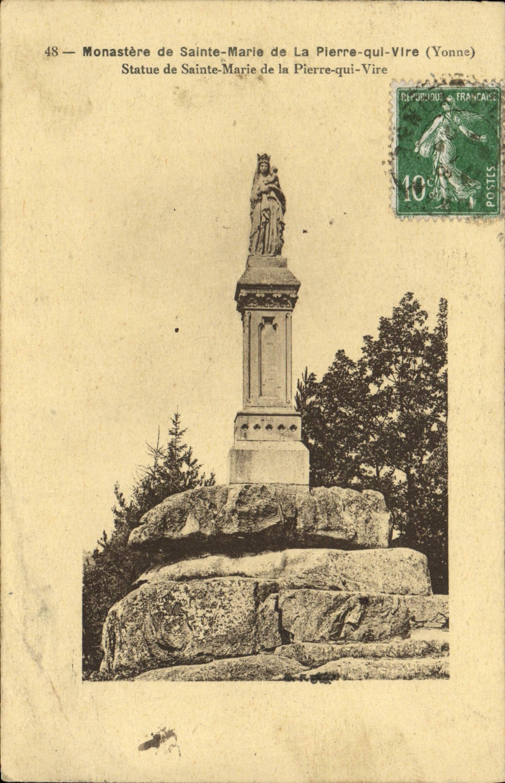 CPA Monastere de Sainte Marie de la Pierre qui Vire Statue de Sainte Marie de la pierre qui Vire 