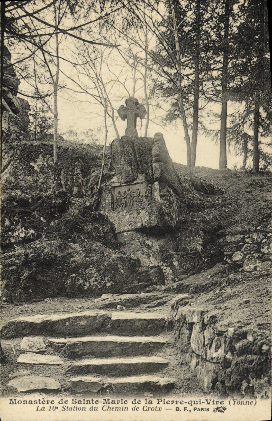 CPA Monastere de Ste Marie de La Plerre qui Vire La 10eme station du chemin de Croix 