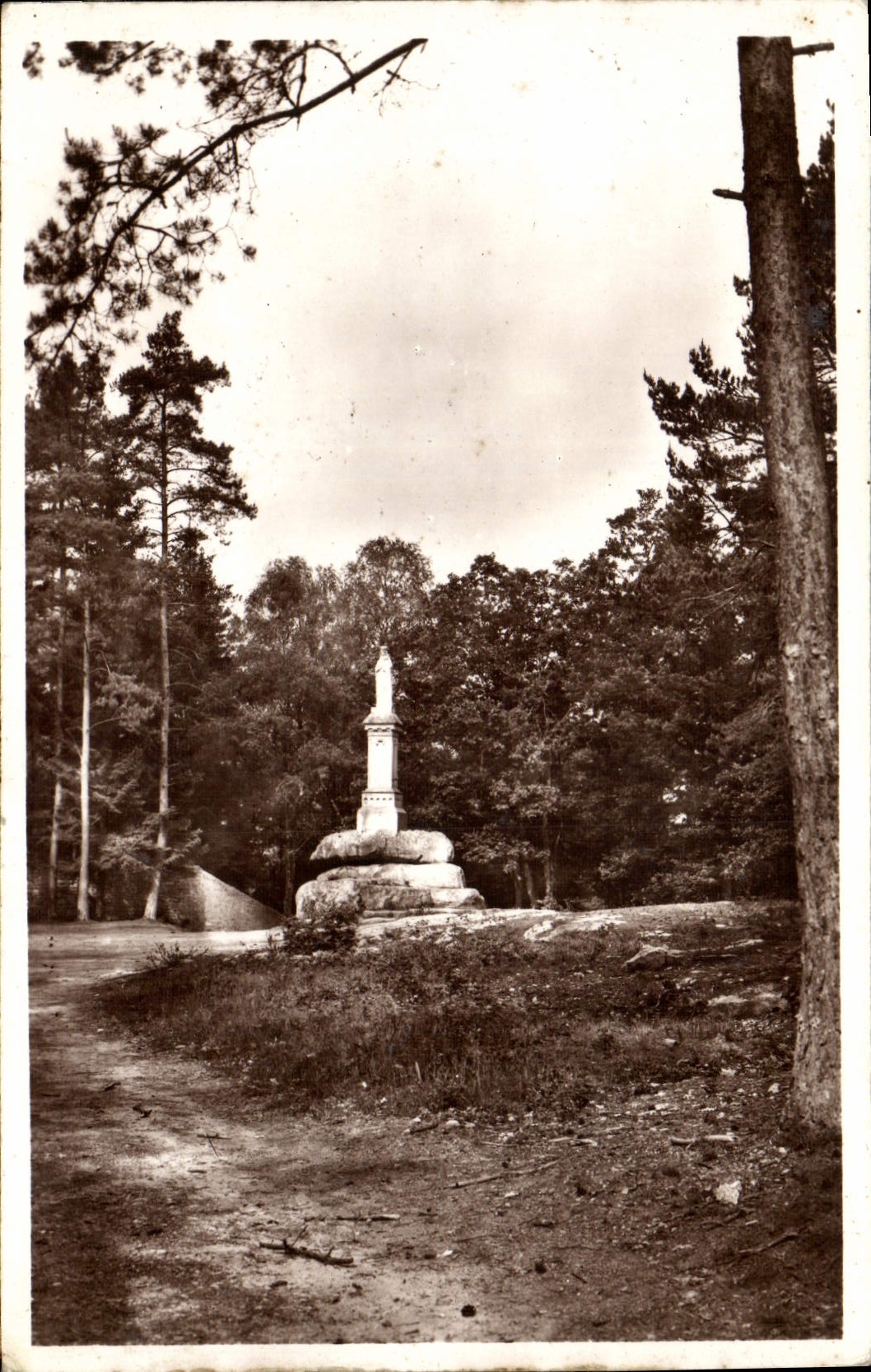 VINTAGE POSTCARD Abbey of Pierre who transfers