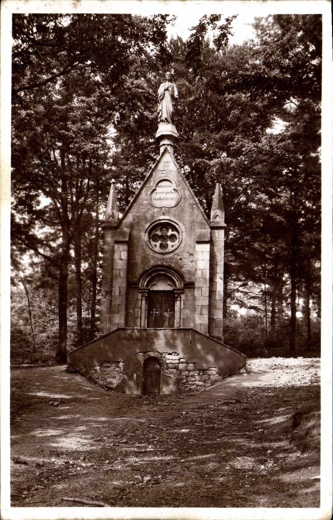 CPA Abbaye de la Pierre qui vire Chapelle du Sacre Coeur 