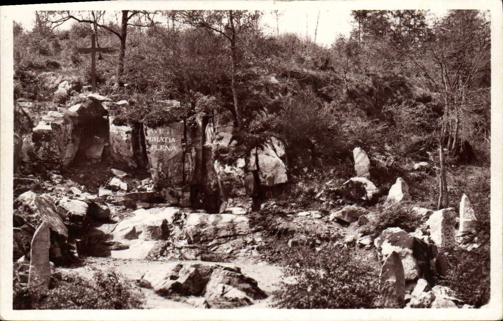 VINTAGE POSTCARD Monastery of Sainte Marie of Pierre who transfers the Cave of Notre Dame de Lourdes