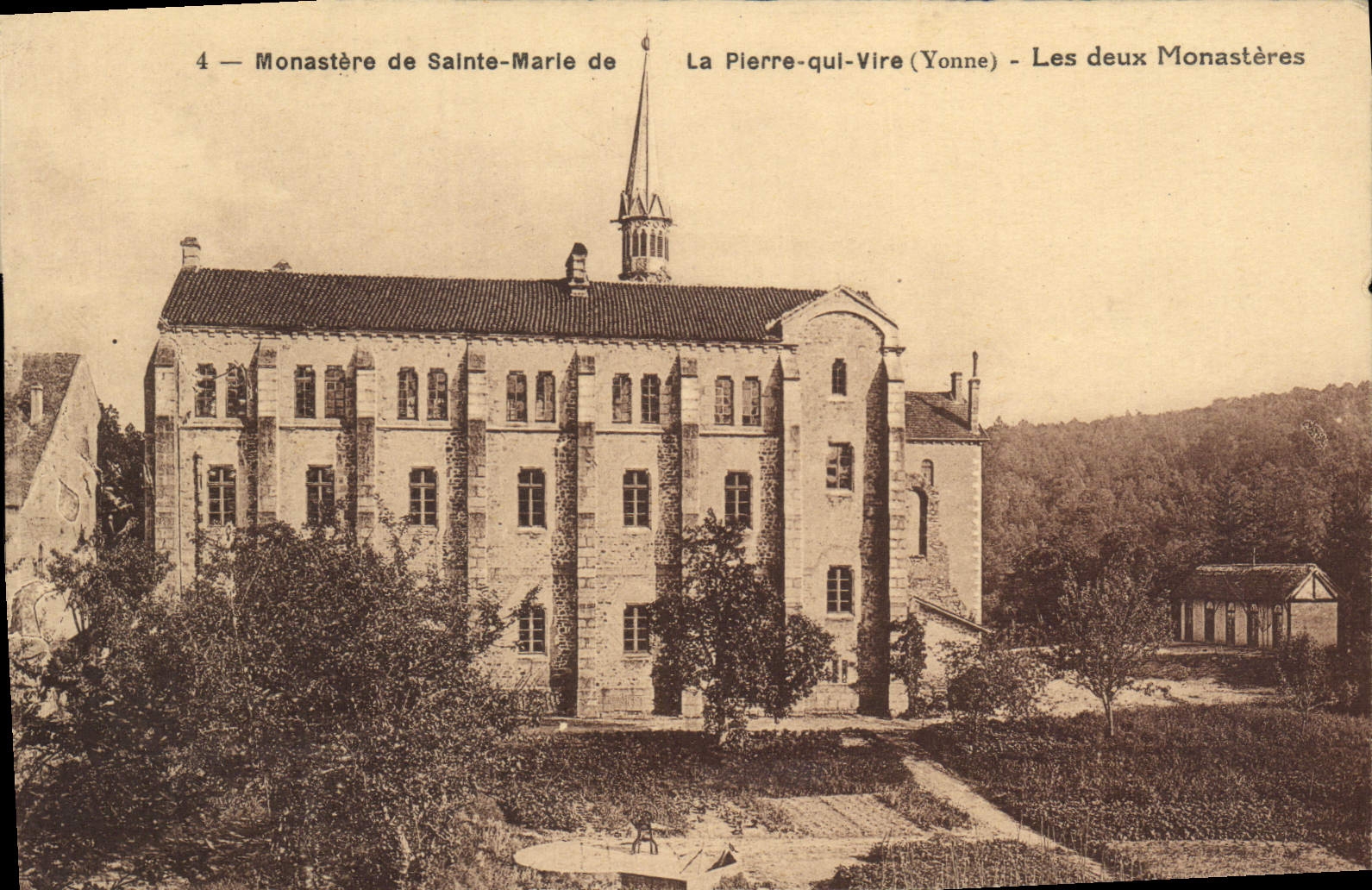 CPA Monastere de Sainte Marie de La Pierre qui vire Les deux monasteres