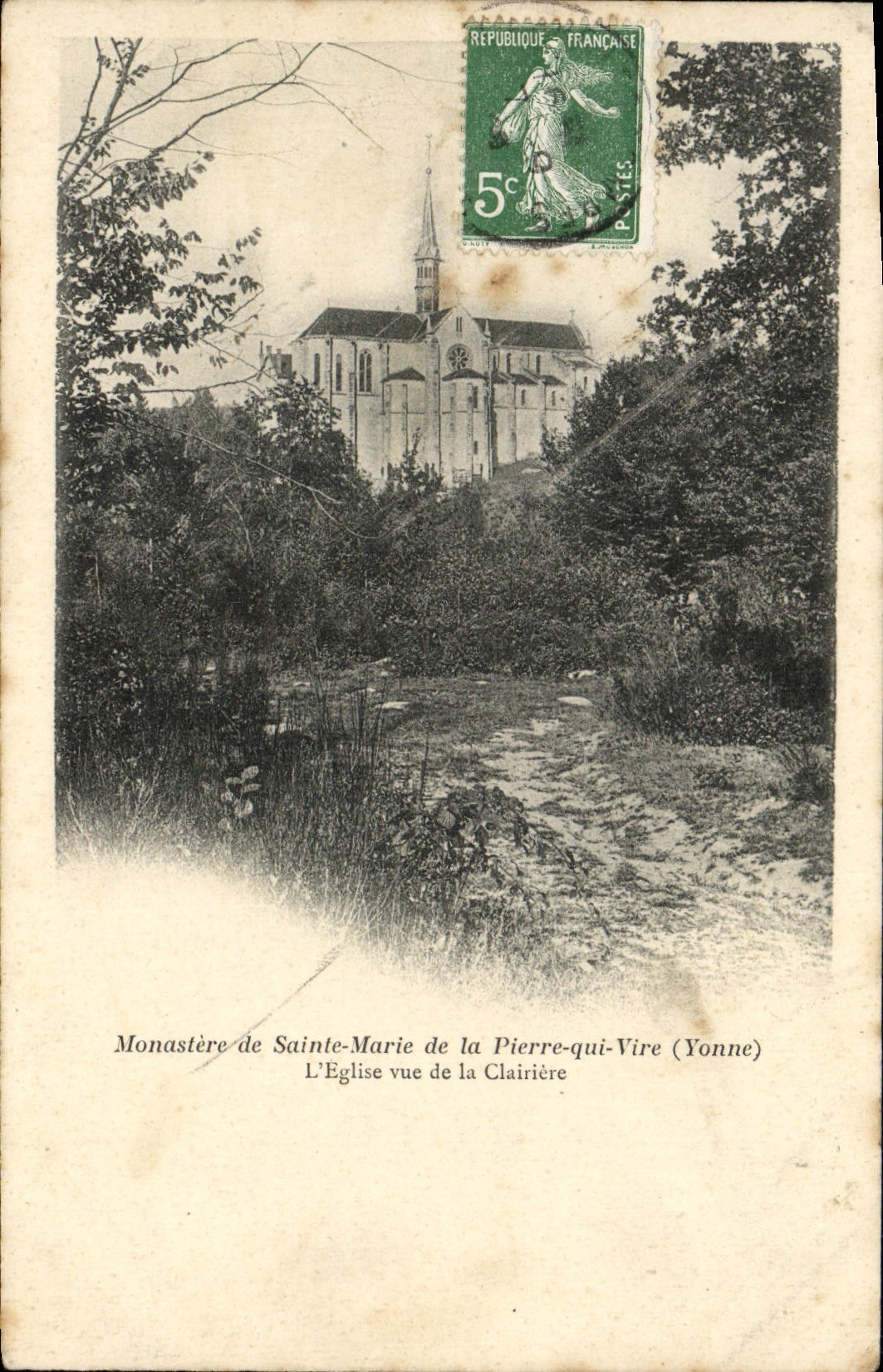 CPA Monastere de Ste Marie de La Pierre qui Vire L'eglise vue de la clairiere