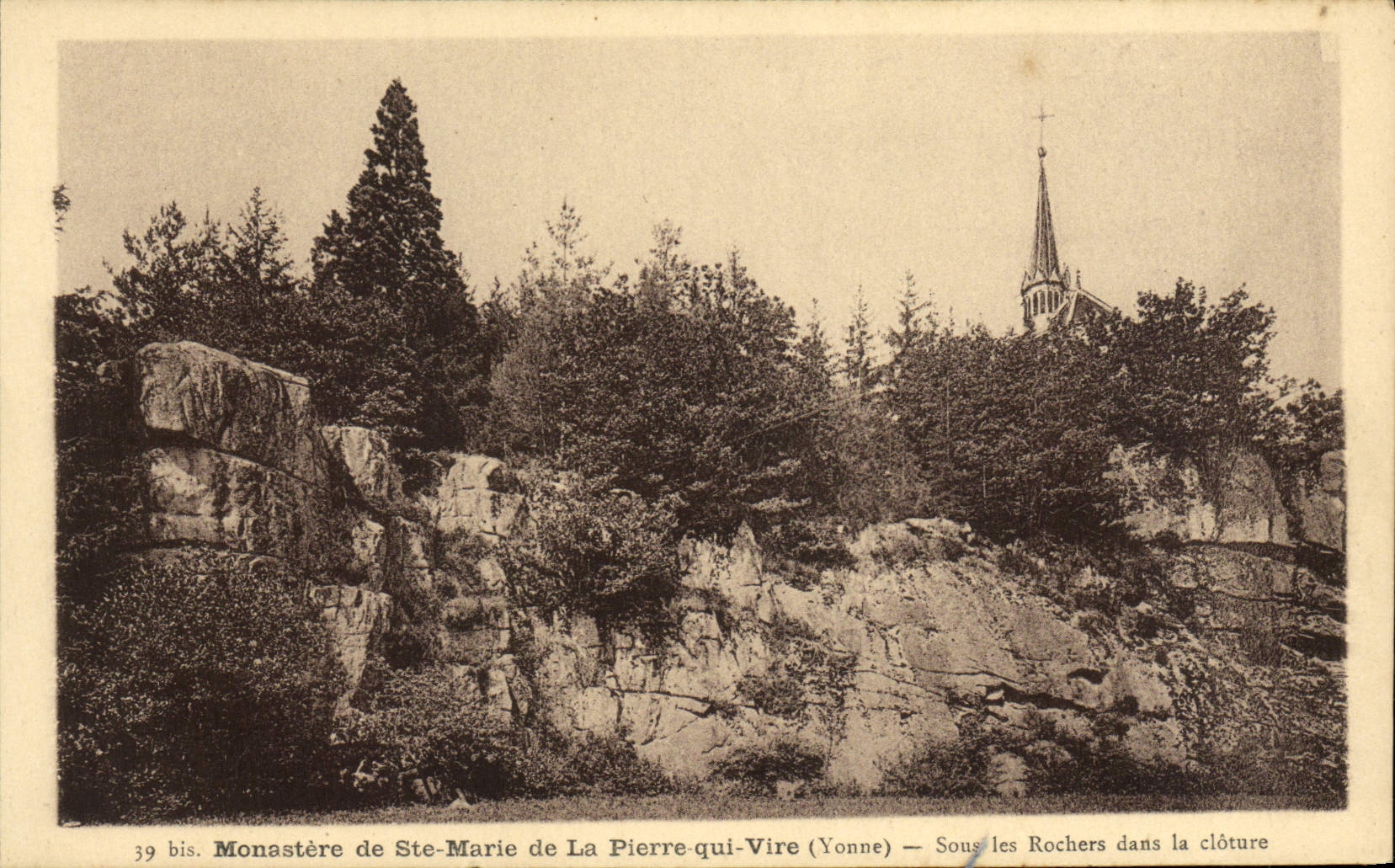 VINTAGE POSTCARD Monastery of co. Marie of Pierre who Transfers Under the rocks in the fence