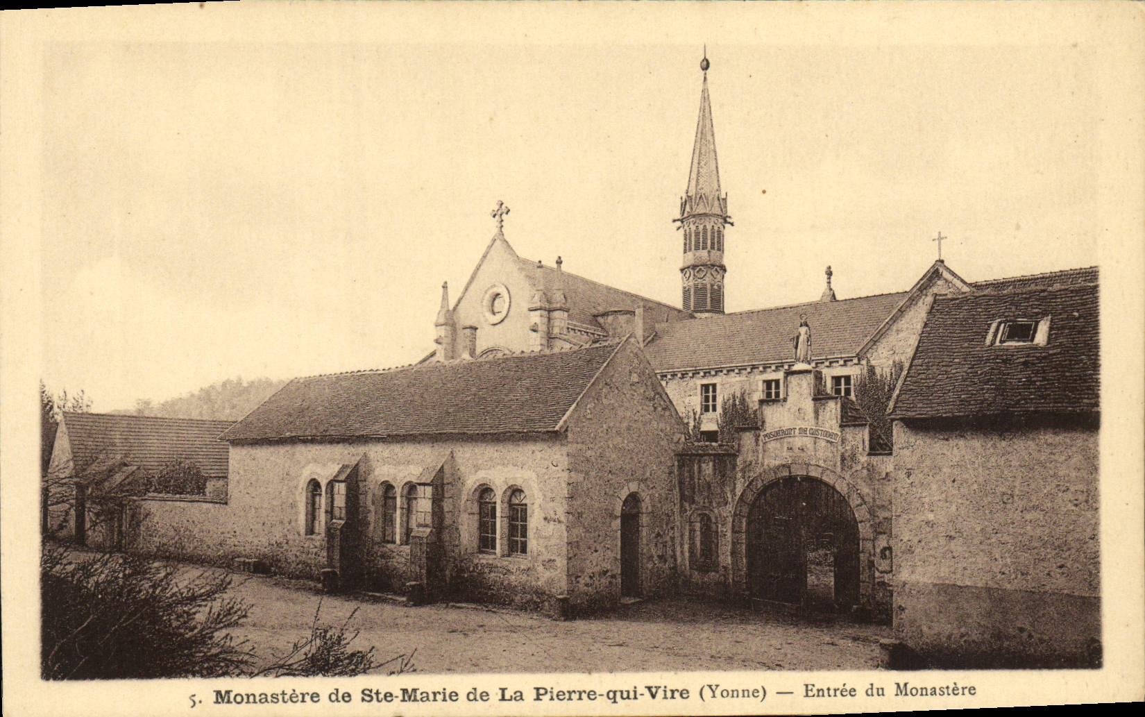 VINTAGE POSTCARD Monastery of co. Marie of Pierre who transfers Entree of the monastery