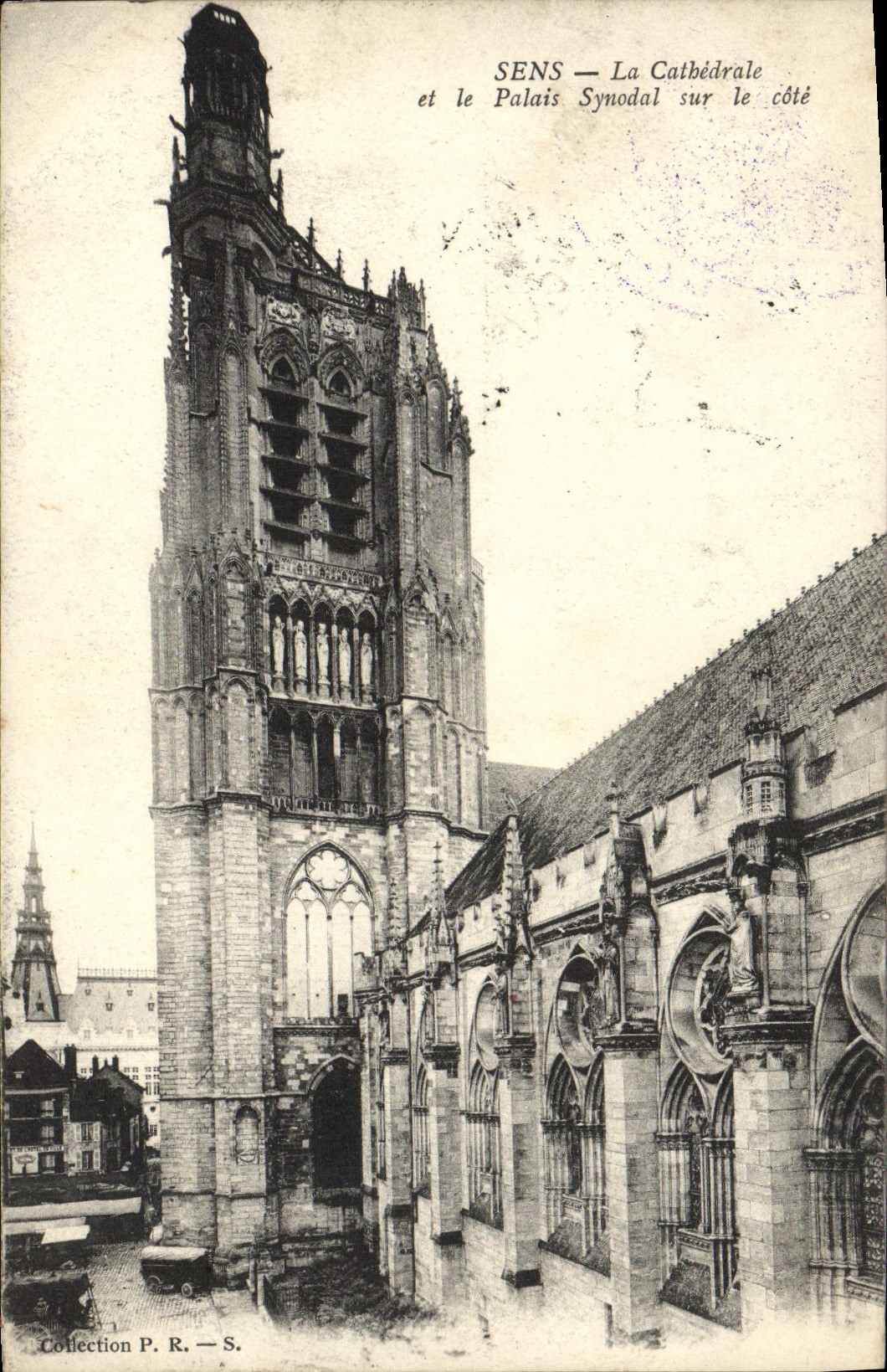 CPA Sens Le Cathedrale et le Palais synodal sur le cote 