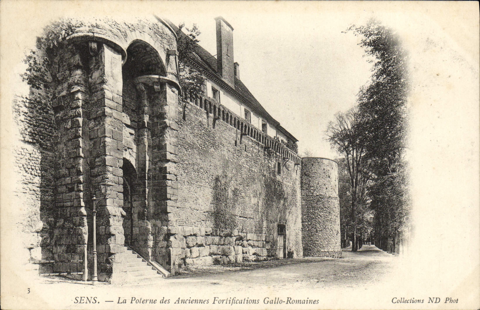 CPA Sens La Poterne des Anciennes fortifications Gallo romaines 