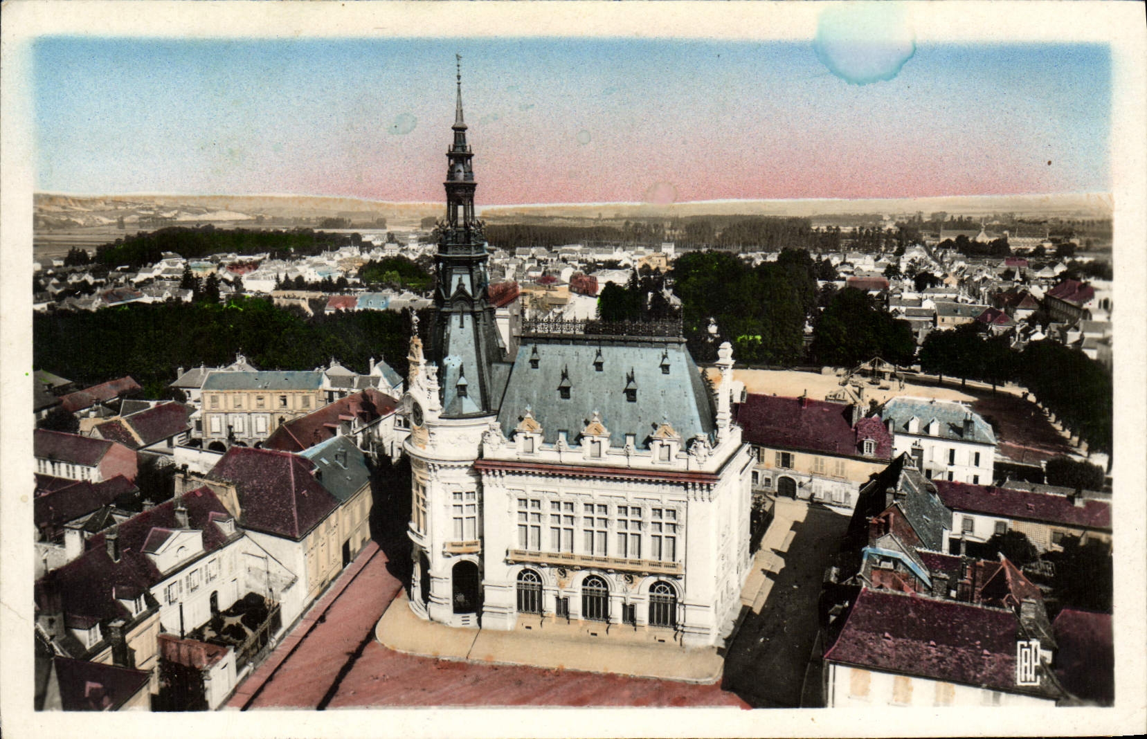 VINTAGE POSTCARD Sens Seen of I' Town hall