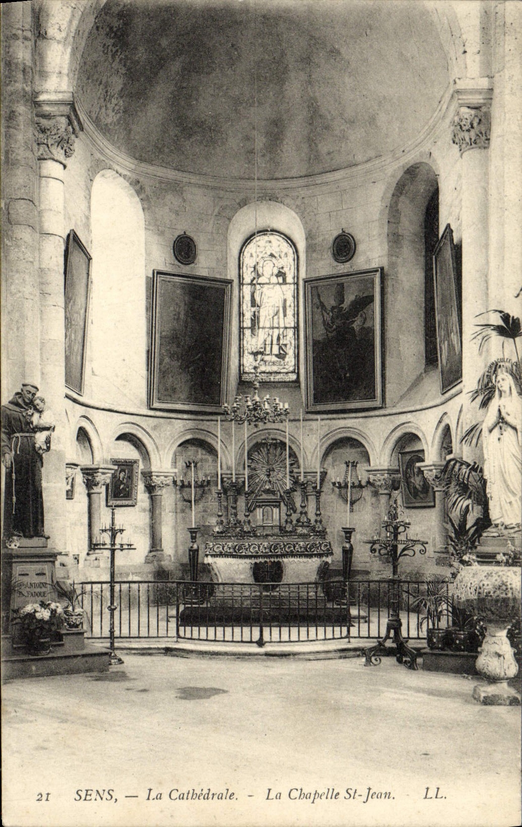 CPA Sens La Cathedrale Chapelle St Jean 