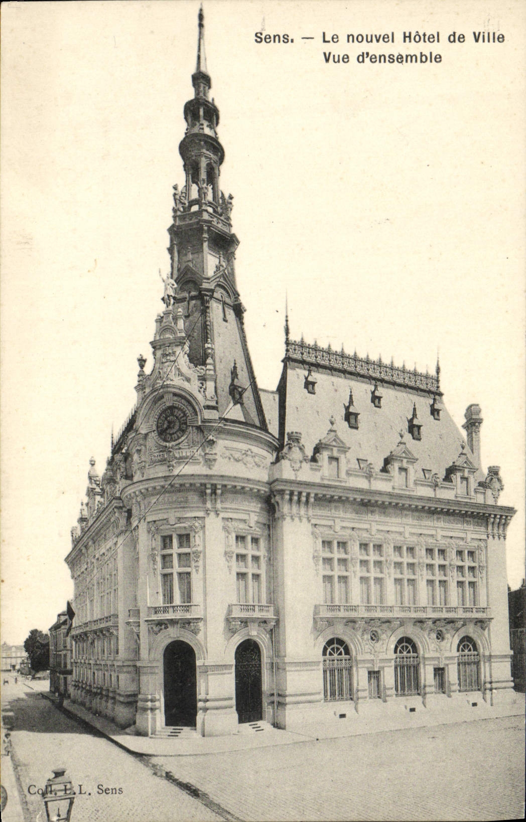 CPA Sens Le Nouvel Hotel de Ville