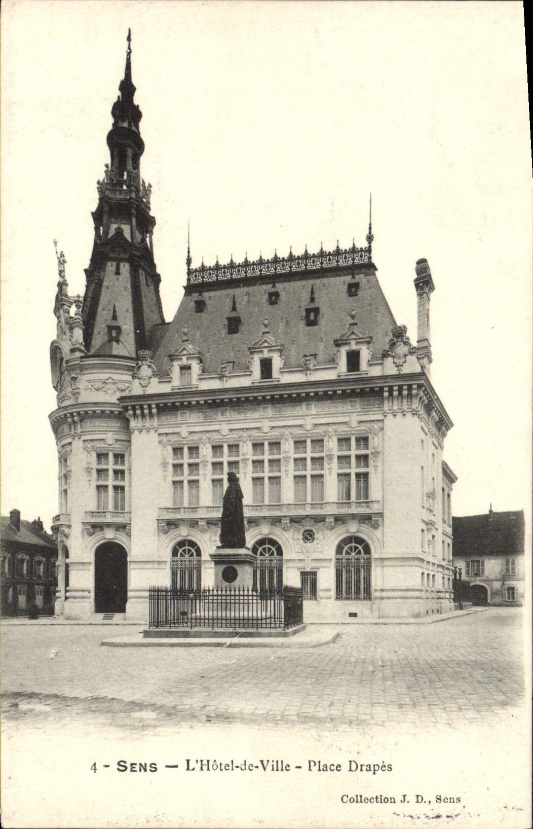 VINTAGE POSTCARD Sens the Town hall Place Drape