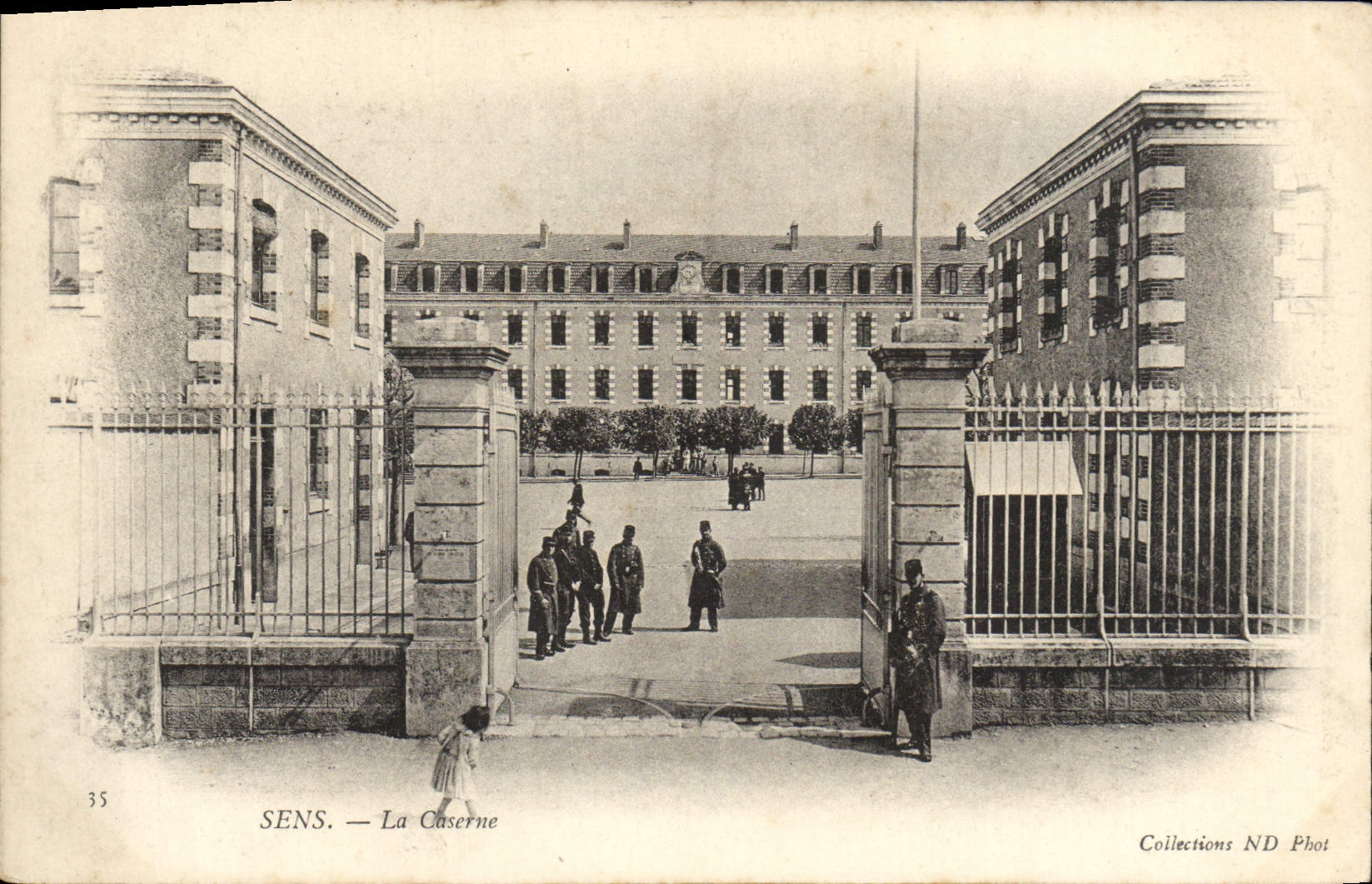 CPA Sens La Caserne Militaria 