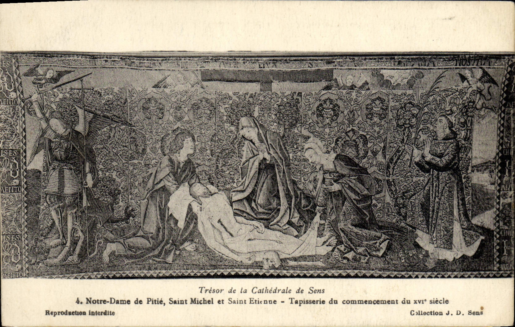 CPA Tresor de la Cathedrale de Sens Notre Dame de Pitie Saint Michel et Saint Etienne Tapisserie
