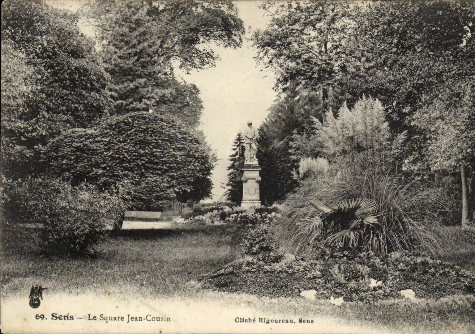 CPA Sens Le Square Jean Cousin