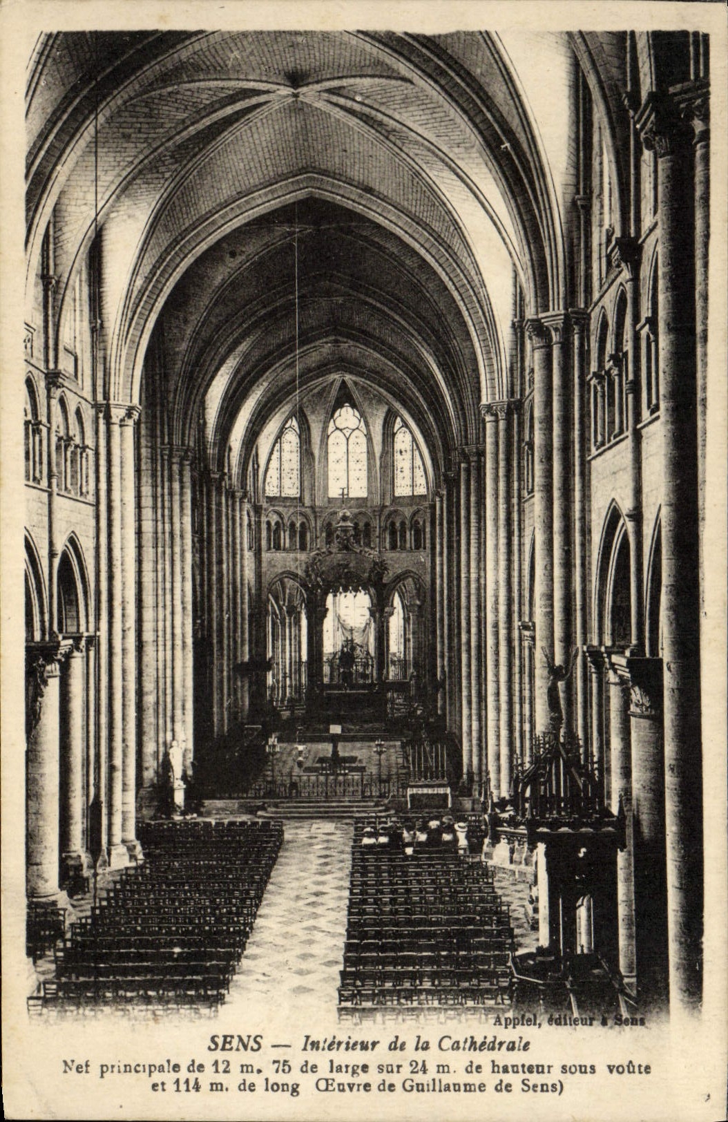 CPA Sens Interieur de la Cathedrale