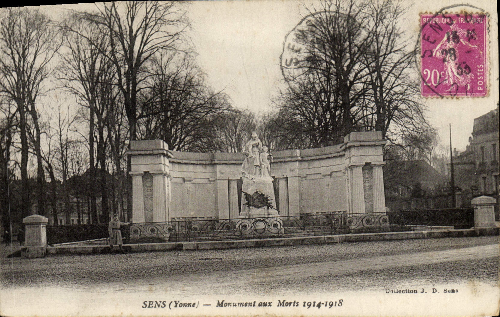 VINTAGE POSTCARD Sens War memorial 1914 1918 Militaria