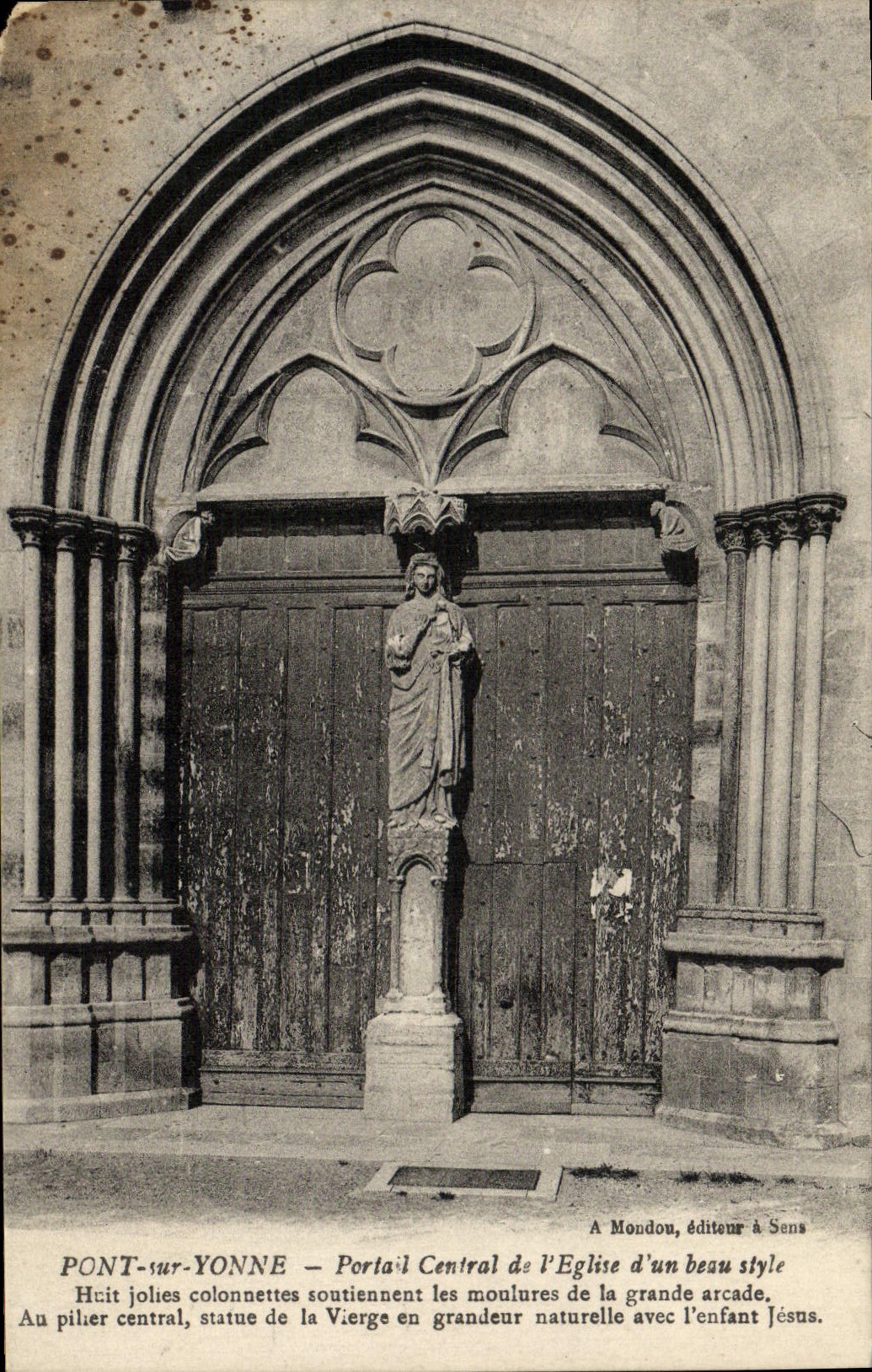 CPA Pont sur Yonne Portail Central de l'Eglise d'un beau style