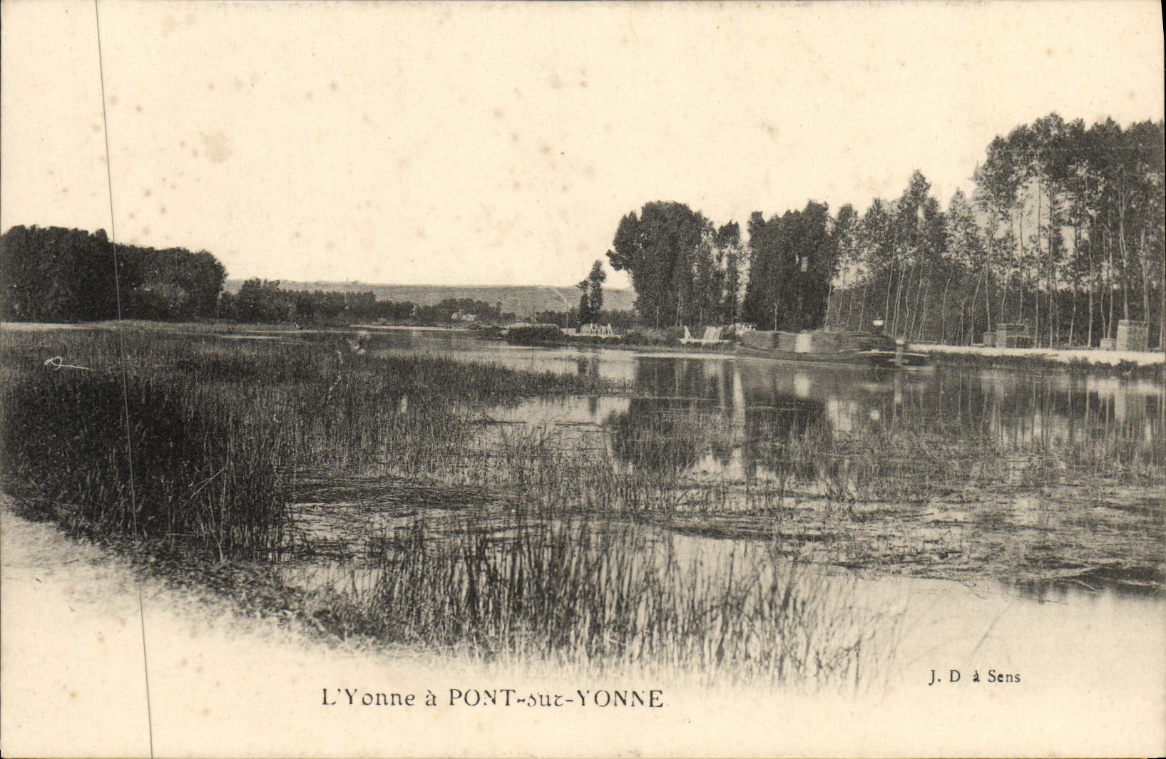 CPA L'Yonne a Pont sur Yonne