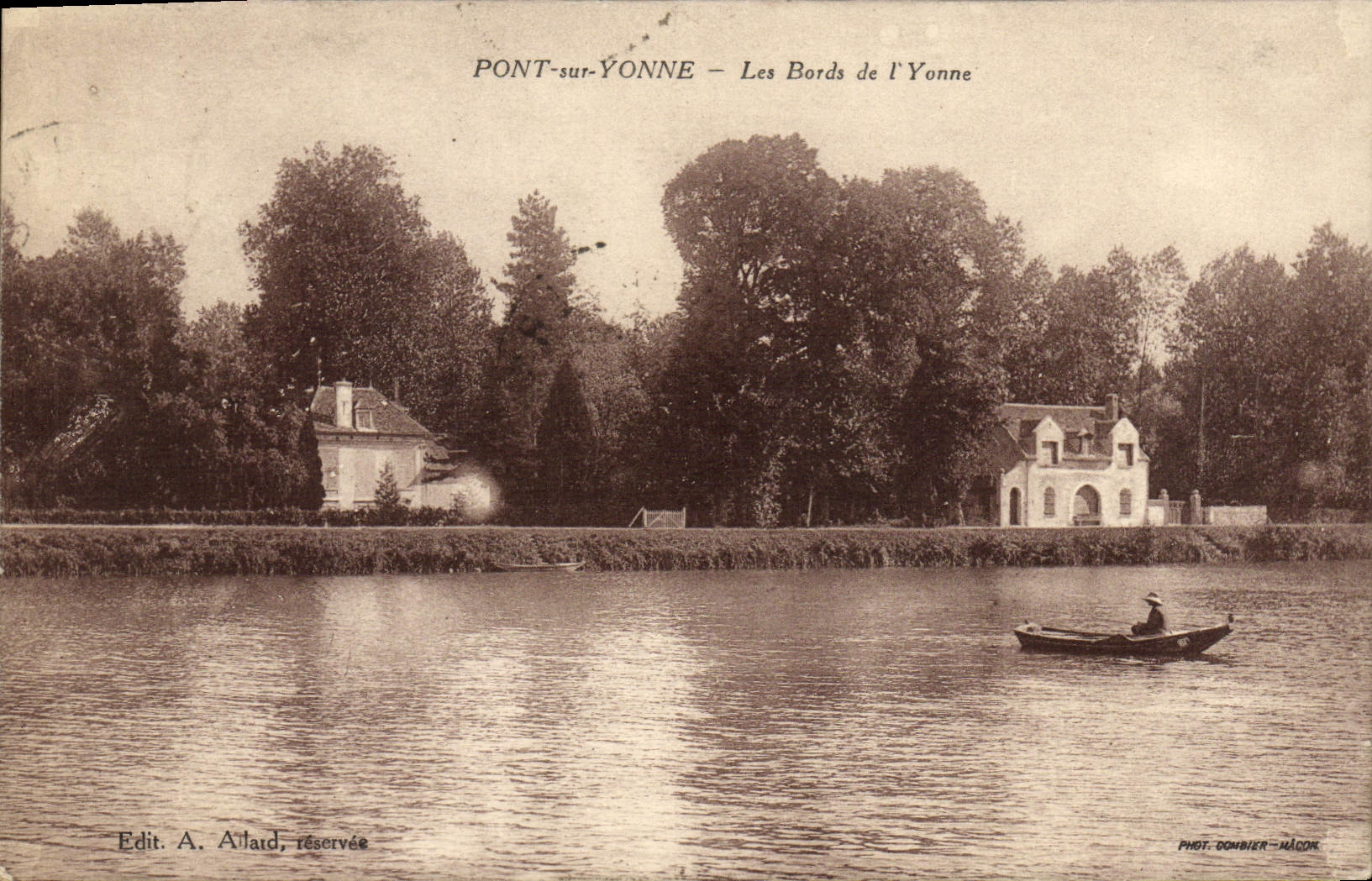 CPA Pont sur Yonne Les Bords de l'Yonne