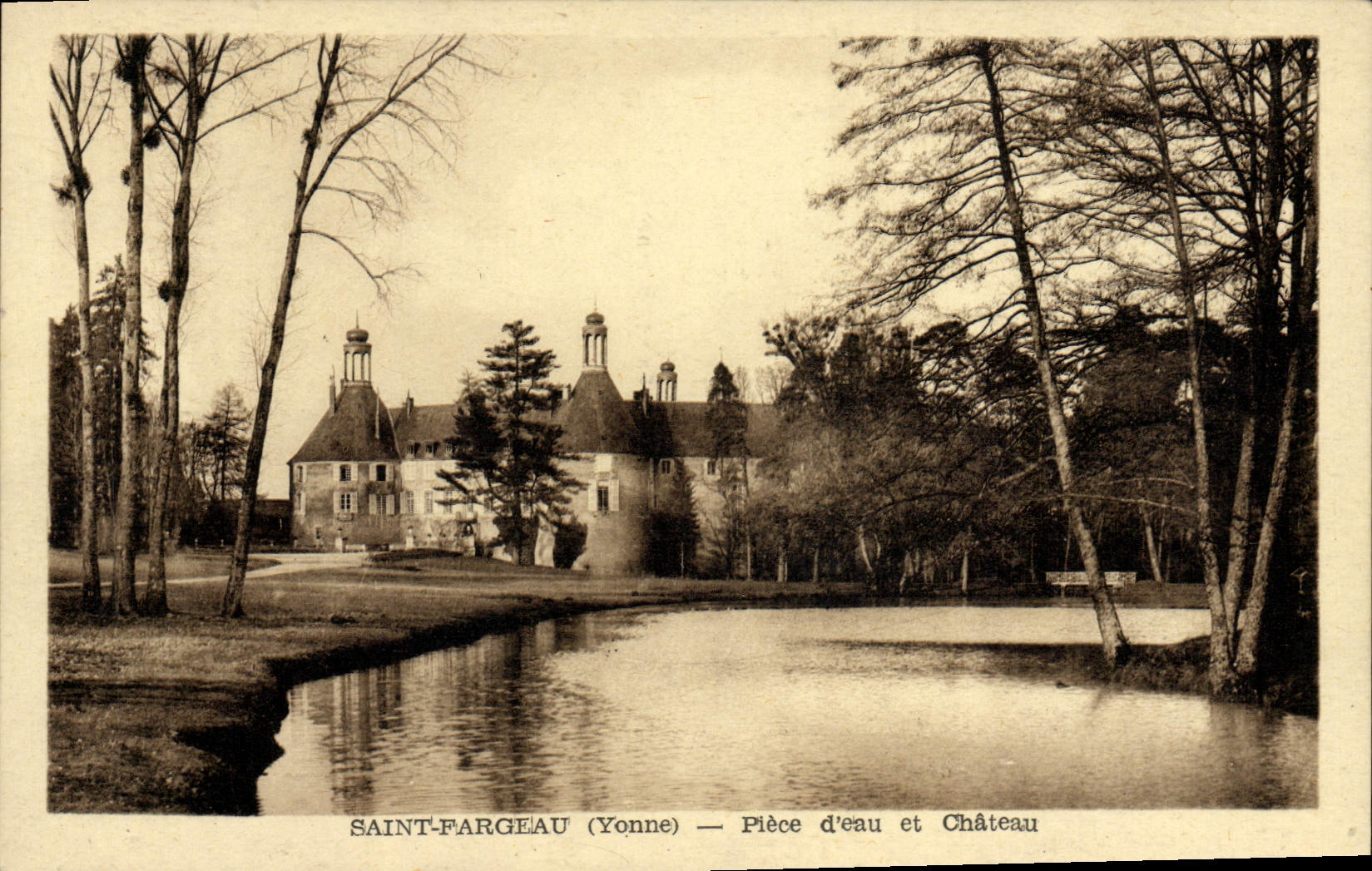 VINTAGE POSTCARD St Fargeau Part of water and Castle