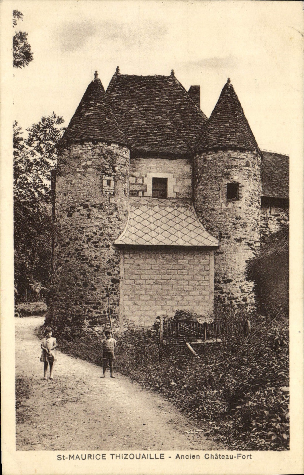 CPA Saint Maurice Thizouaille Ancien Chateau Enfants