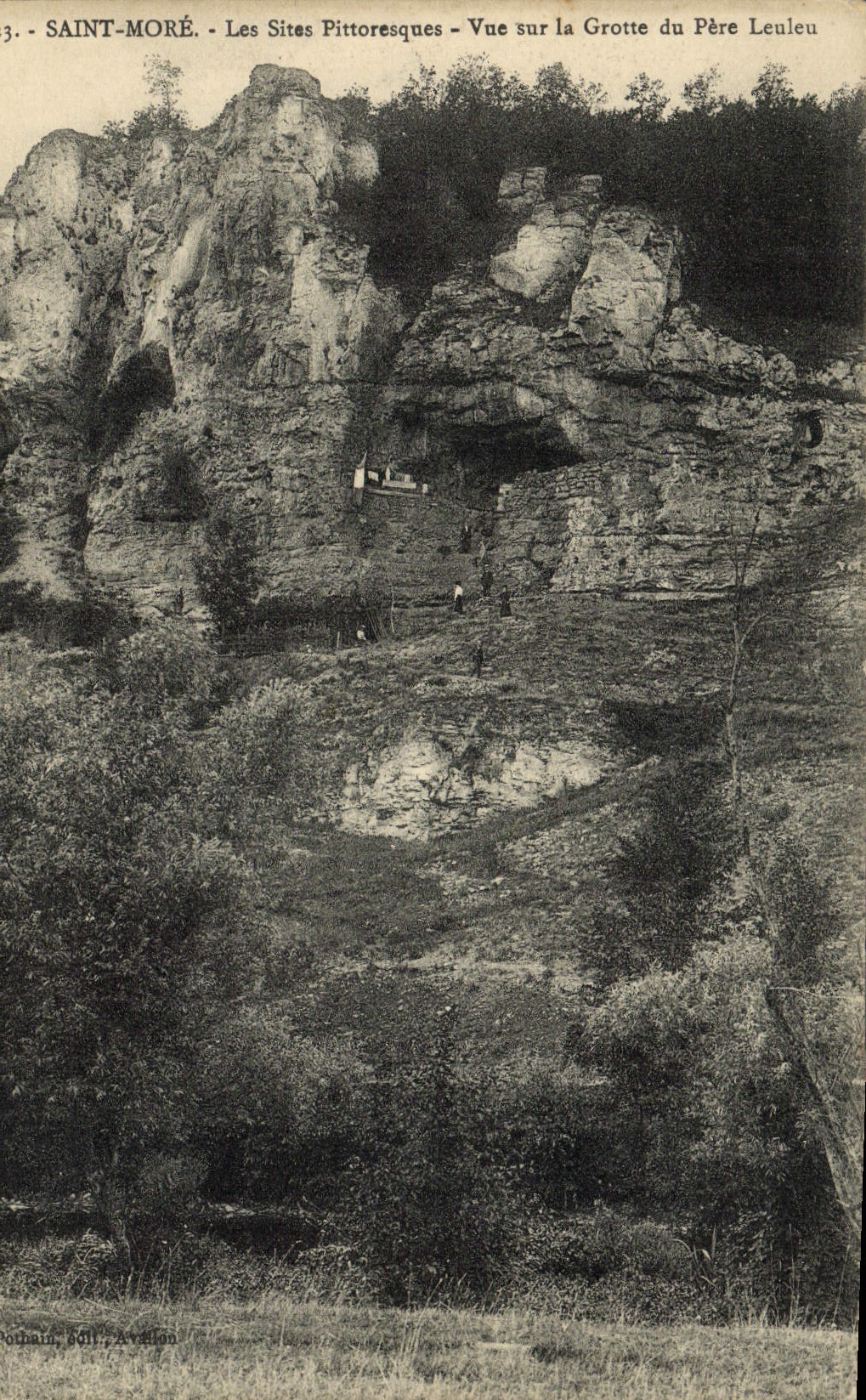 CPA Saint More Les Sites Pittoresques Vue sur la Grotte du Pere Leuleu