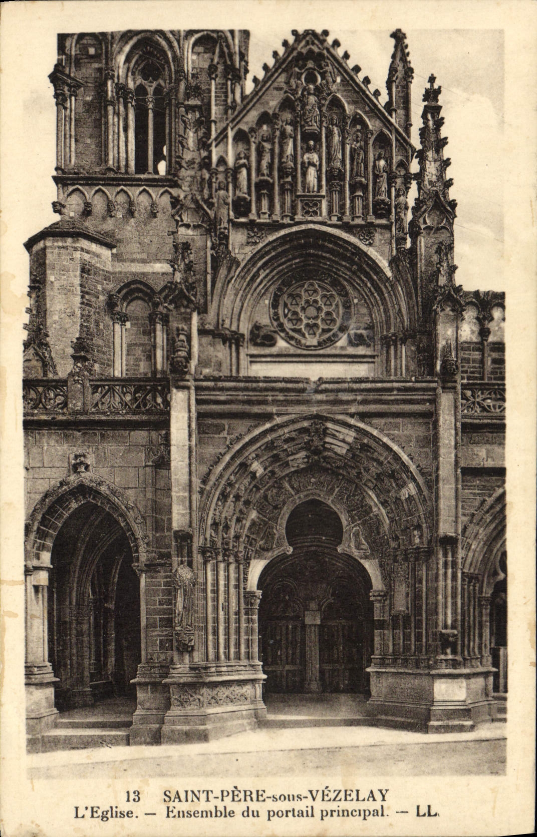 CPA Saint Pere sous Vezelay l'Eglise Ensemble du Portail principal
